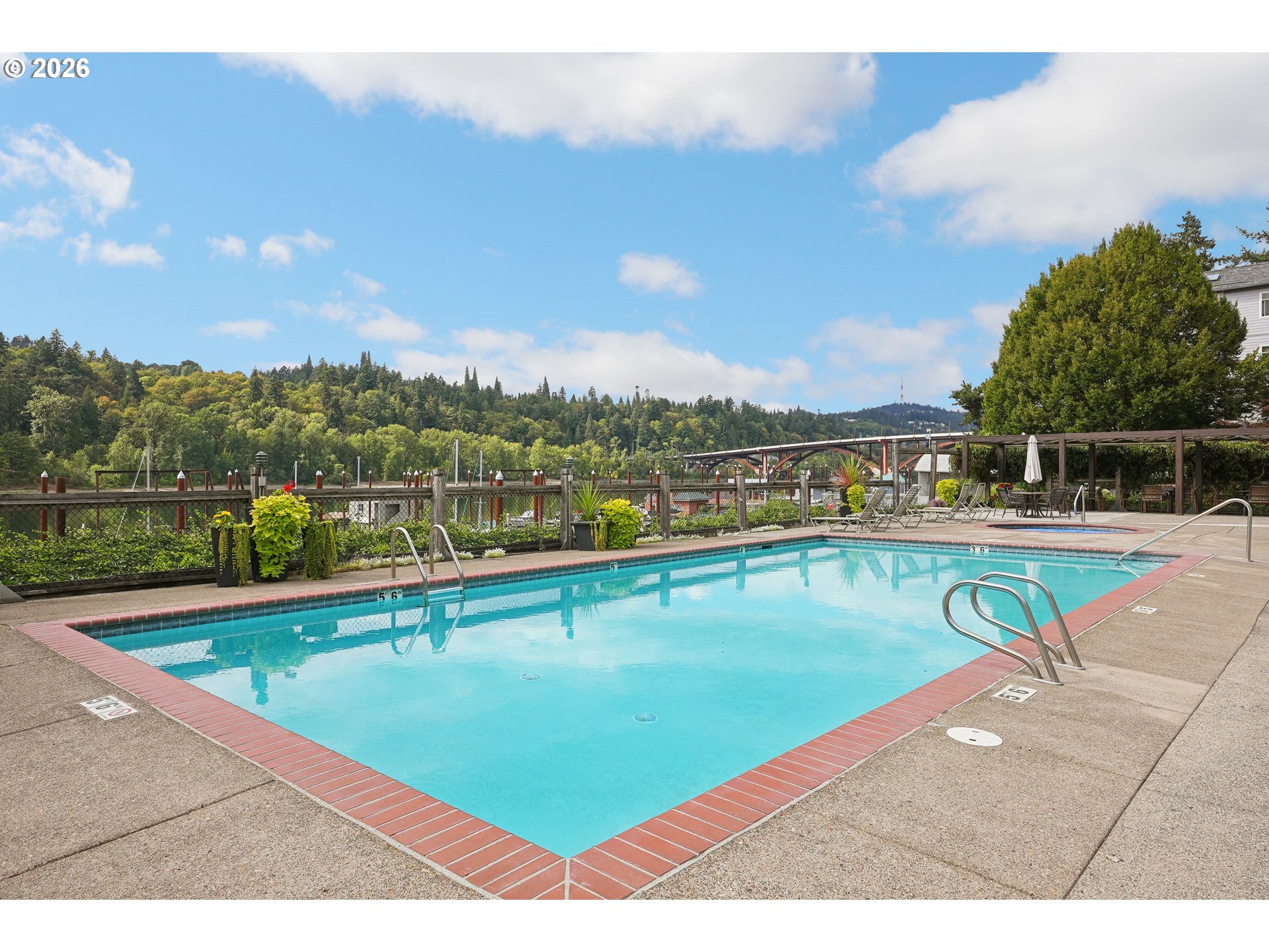 637 SE LINN ST E, Portland, OR 97202, photo 3 of 35