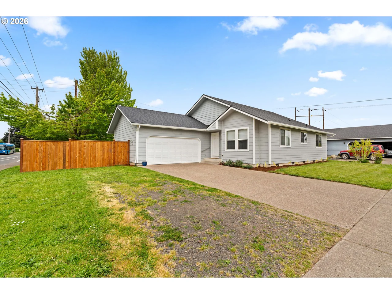 1107 ECHO HOLLOW RD, Eugene, OR 97402, photo 2 of 33