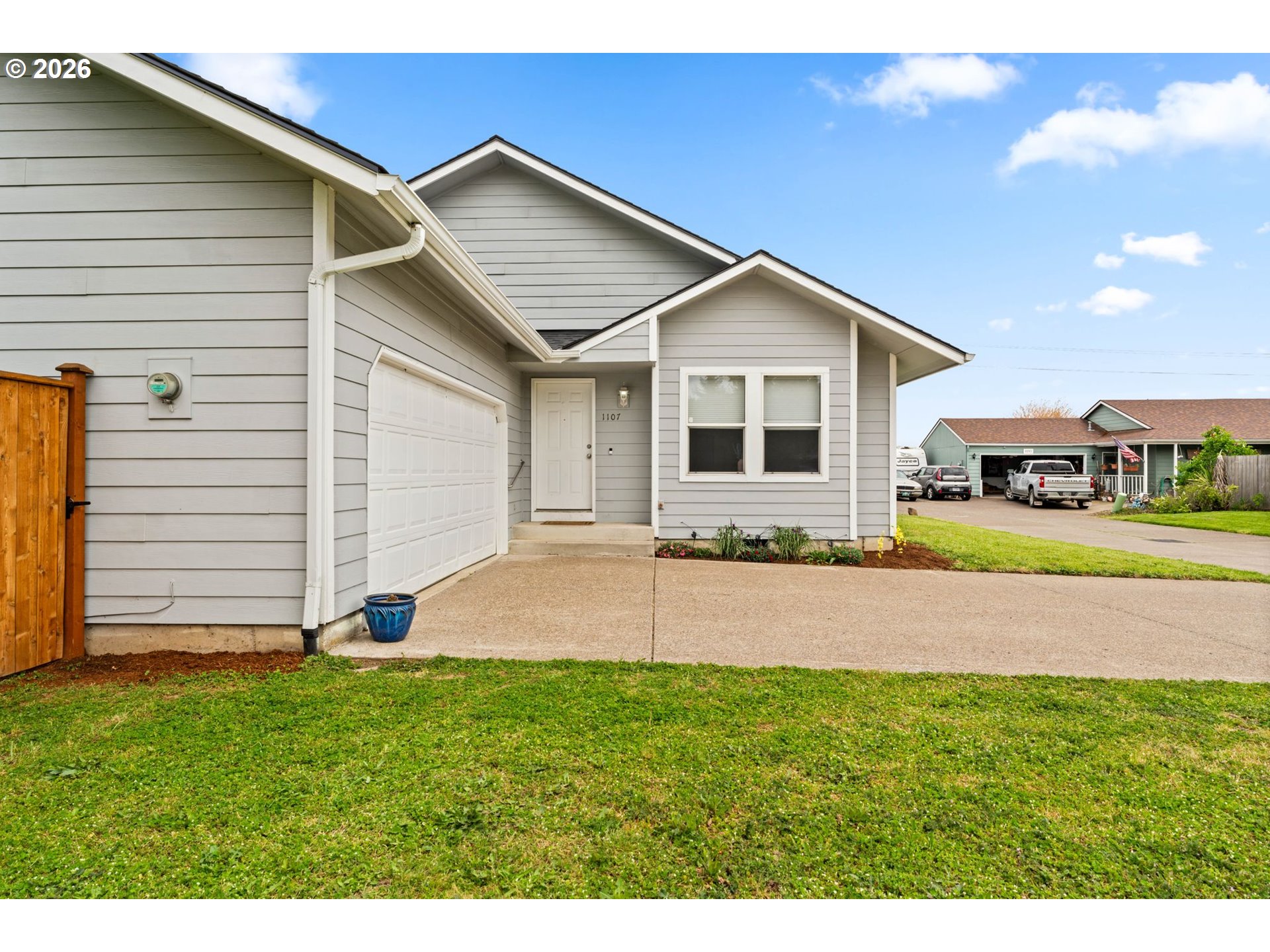 1107 ECHO HOLLOW RD, Eugene, OR 97402, photo 3 of 33