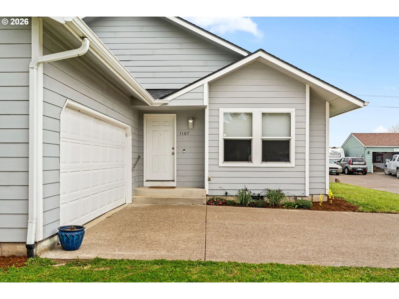 1107 ECHO HOLLOW RD, Eugene, OR 97402, photo 4 of 33