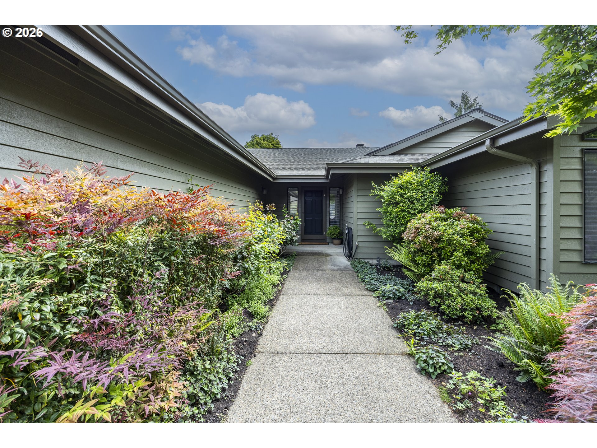 2071 MUSKET ST, Eugene, OR 97408, photo 3 of 44