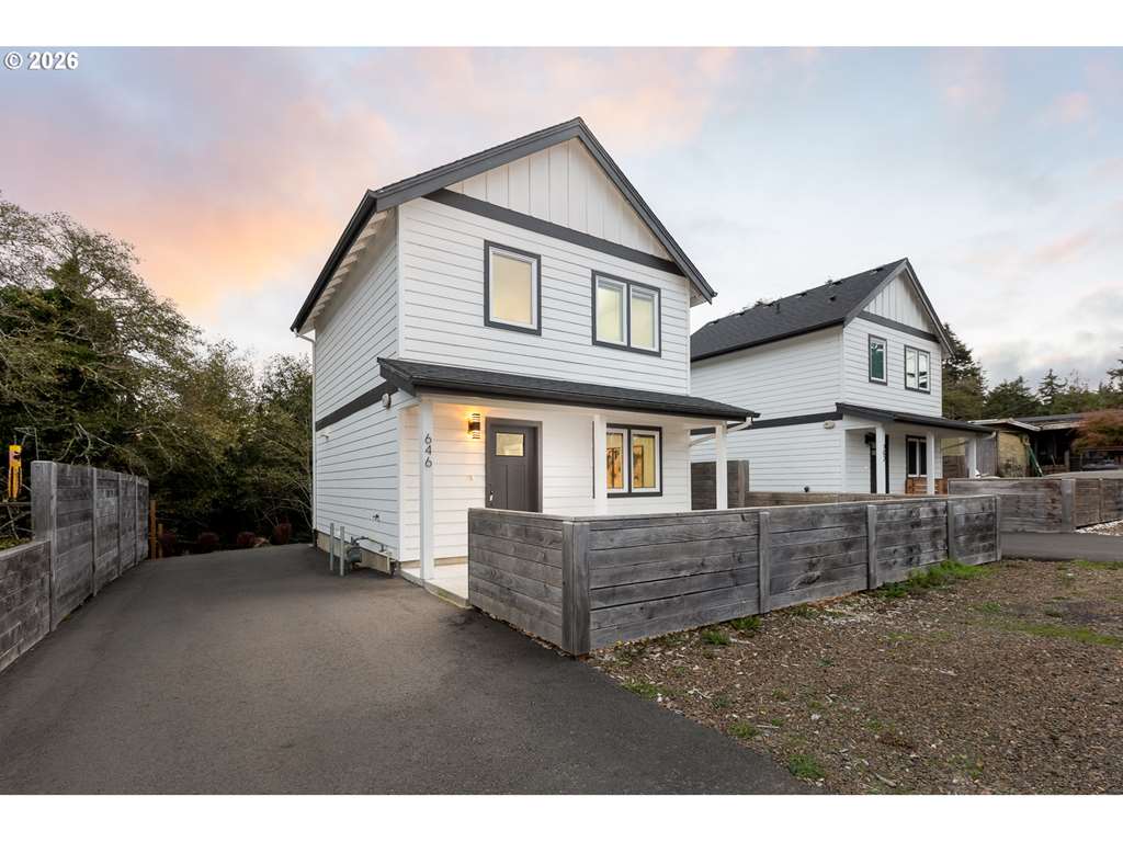 646 SE Reef Ave