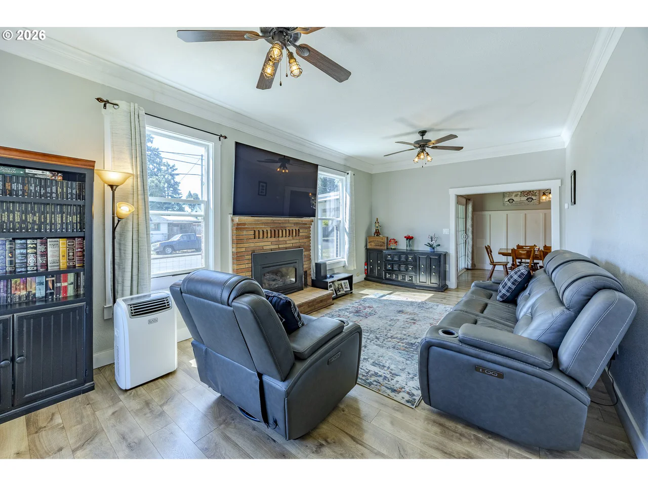 545 S 8TH ST, Cottage Grove, OR 97424, photo 6 of 46