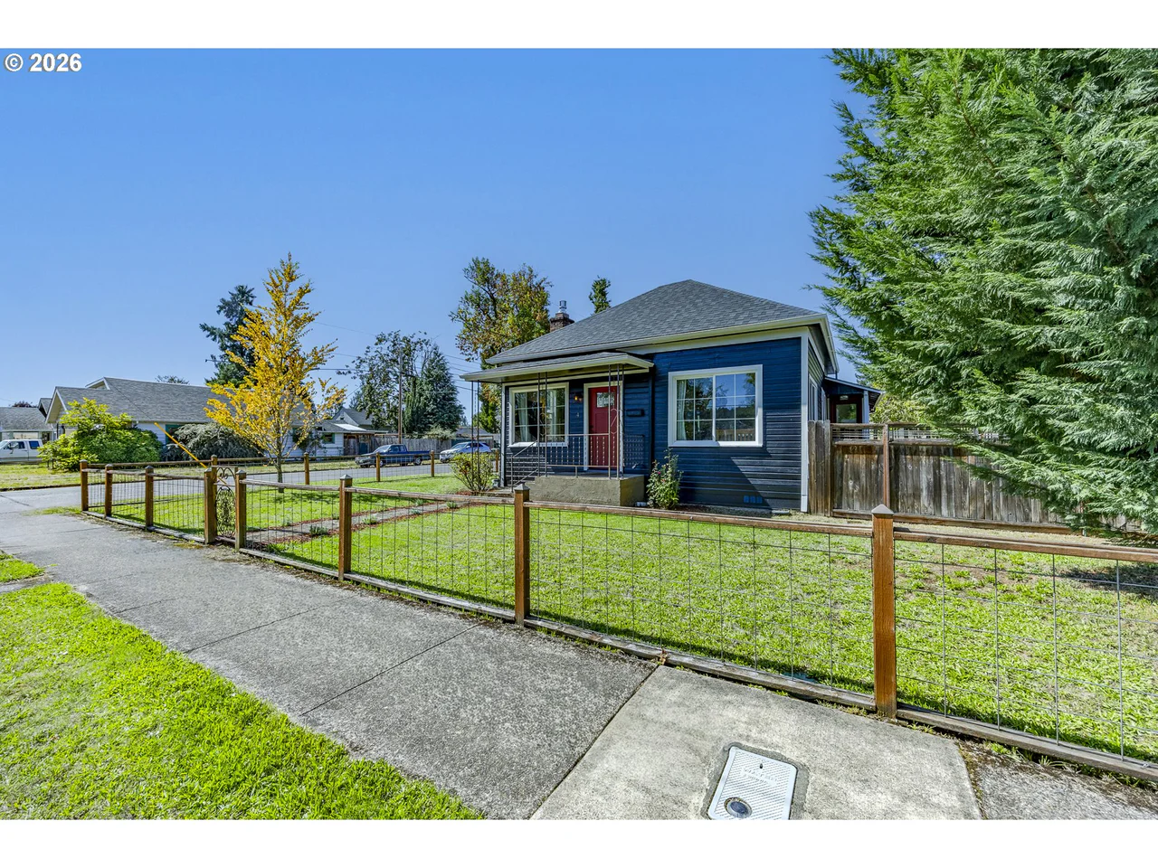 545 S 8TH ST, Cottage Grove, OR 97424, photo 2 of 46