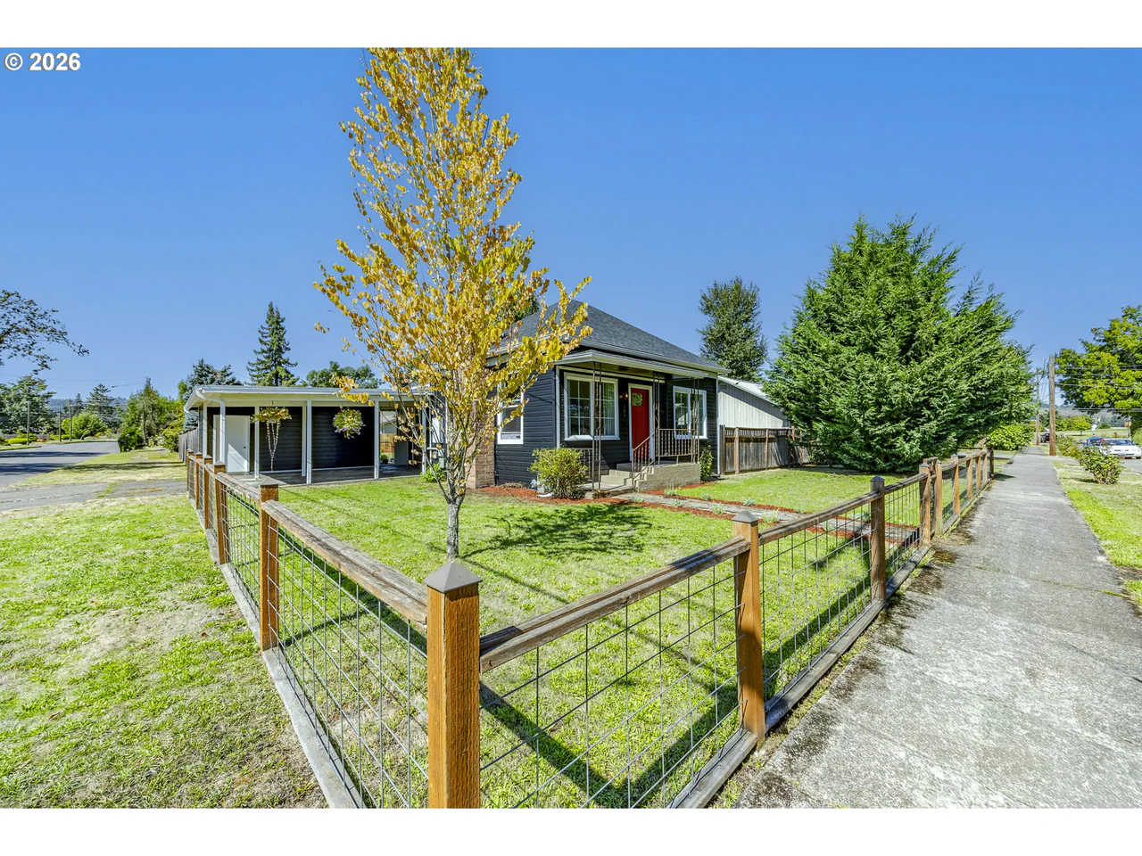 545 S 8TH ST, Cottage Grove, OR 97424, photo 3 of 46