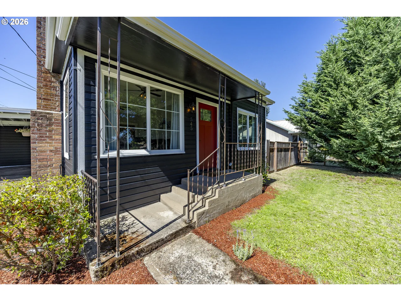 545 S 8TH ST, Cottage Grove, OR 97424, photo 4 of 46