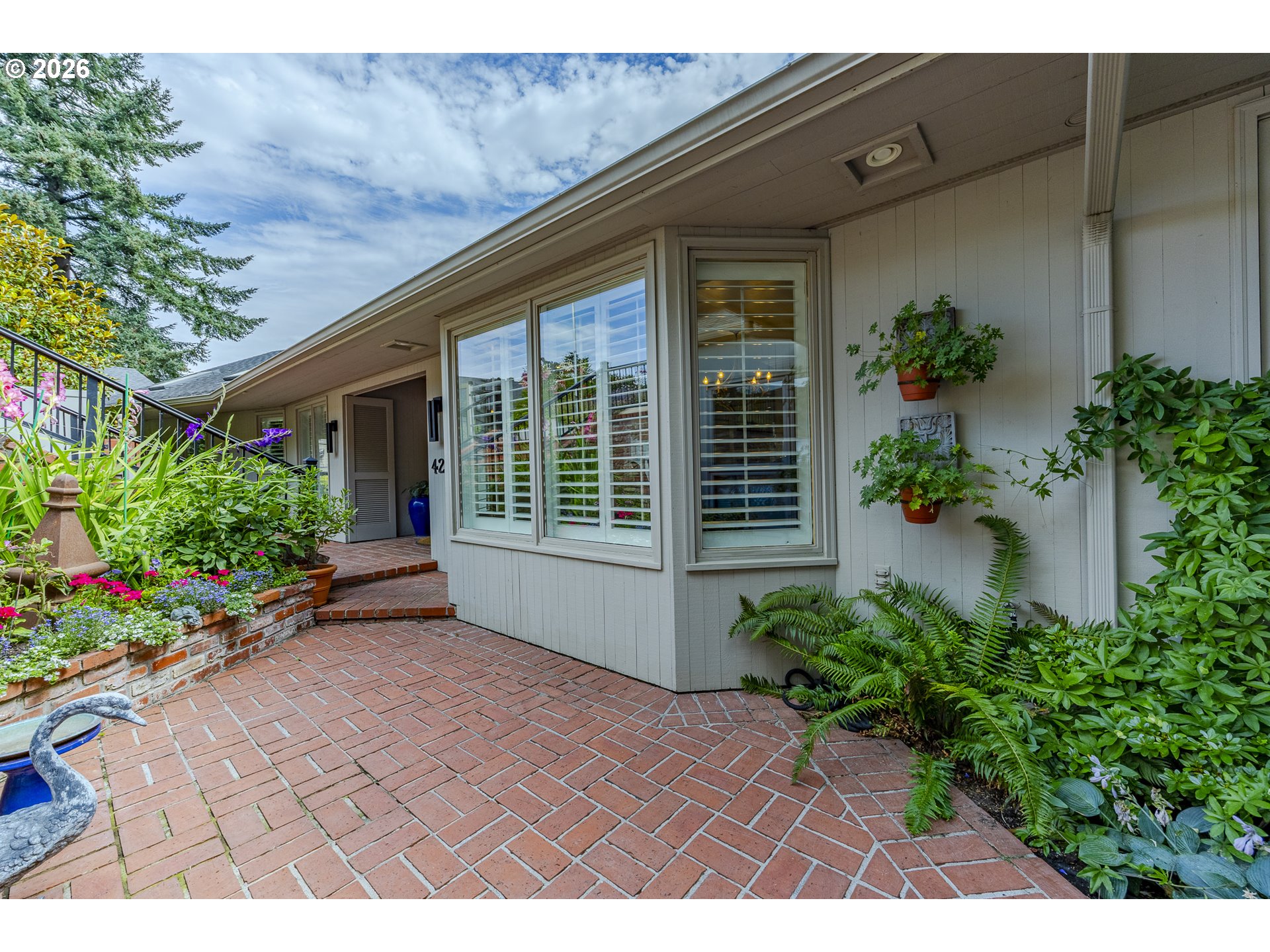 420 SPYGLASS DR, Eugene, OR 97401, photo 3 of 48