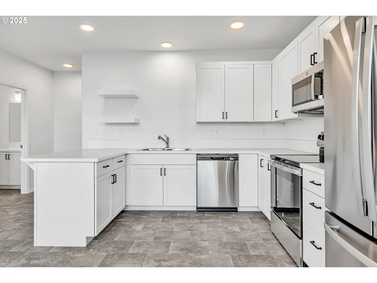 1171/1173 S 43RD PL, Springfield, OR 97478, photo 6 of 31