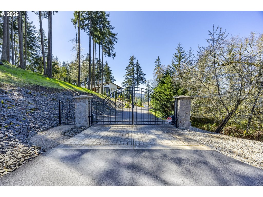 4048 Eagle View Dr