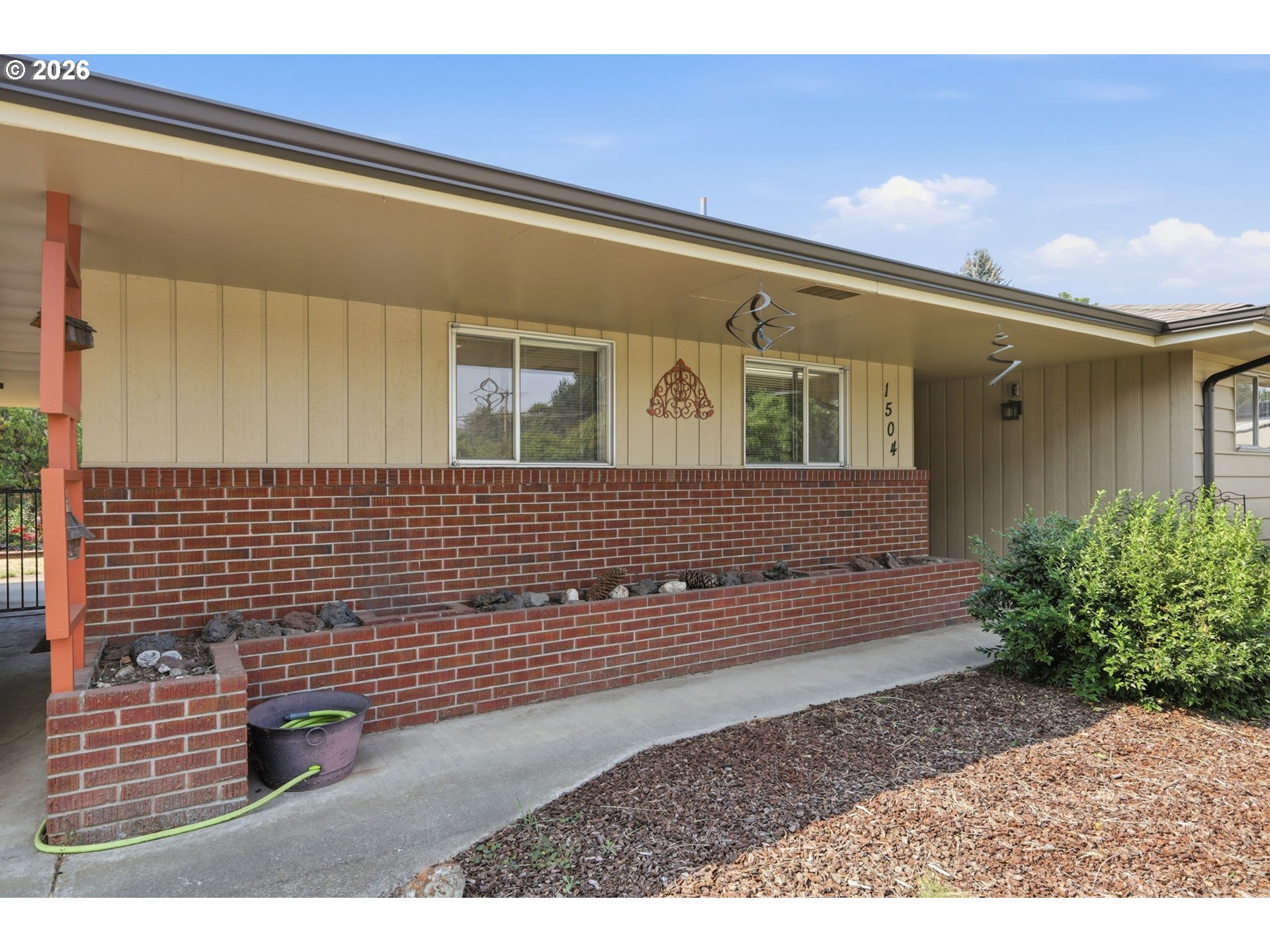 1504 GREEN ACRES RD, Eugene, OR 97408, photo 3 of 48