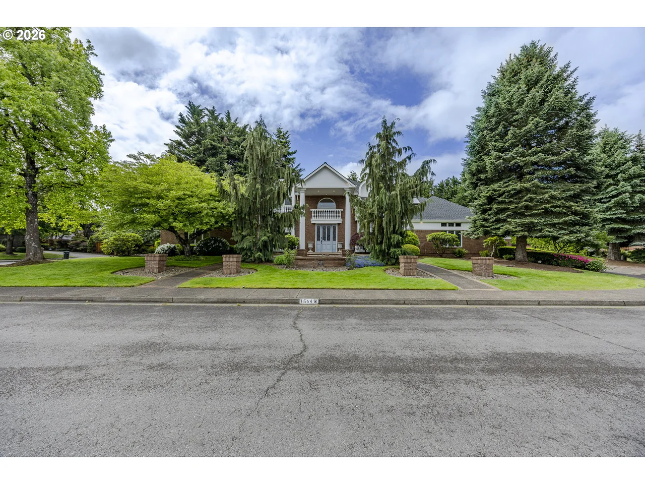 1564 REGENCY DR, Eugene, OR 97401, photo 4 of 48