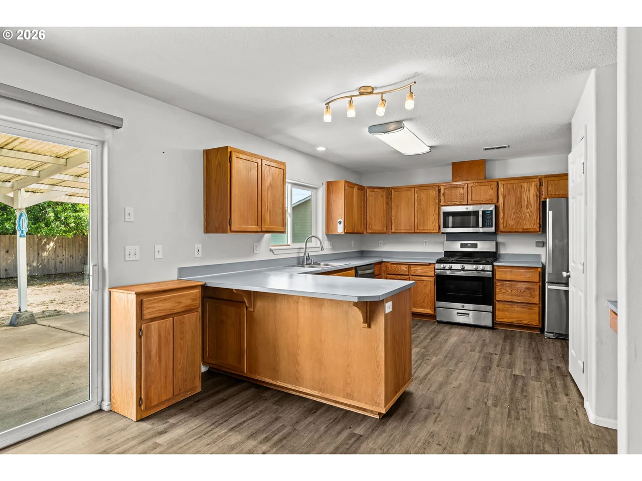 922 WILLIAMS ST, Eugene, OR 97402, photo 6 of 34