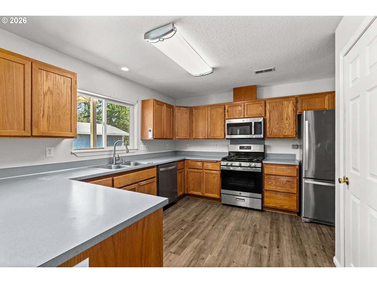 922 WILLIAMS ST, Eugene, OR 97402, photo 8 of 34