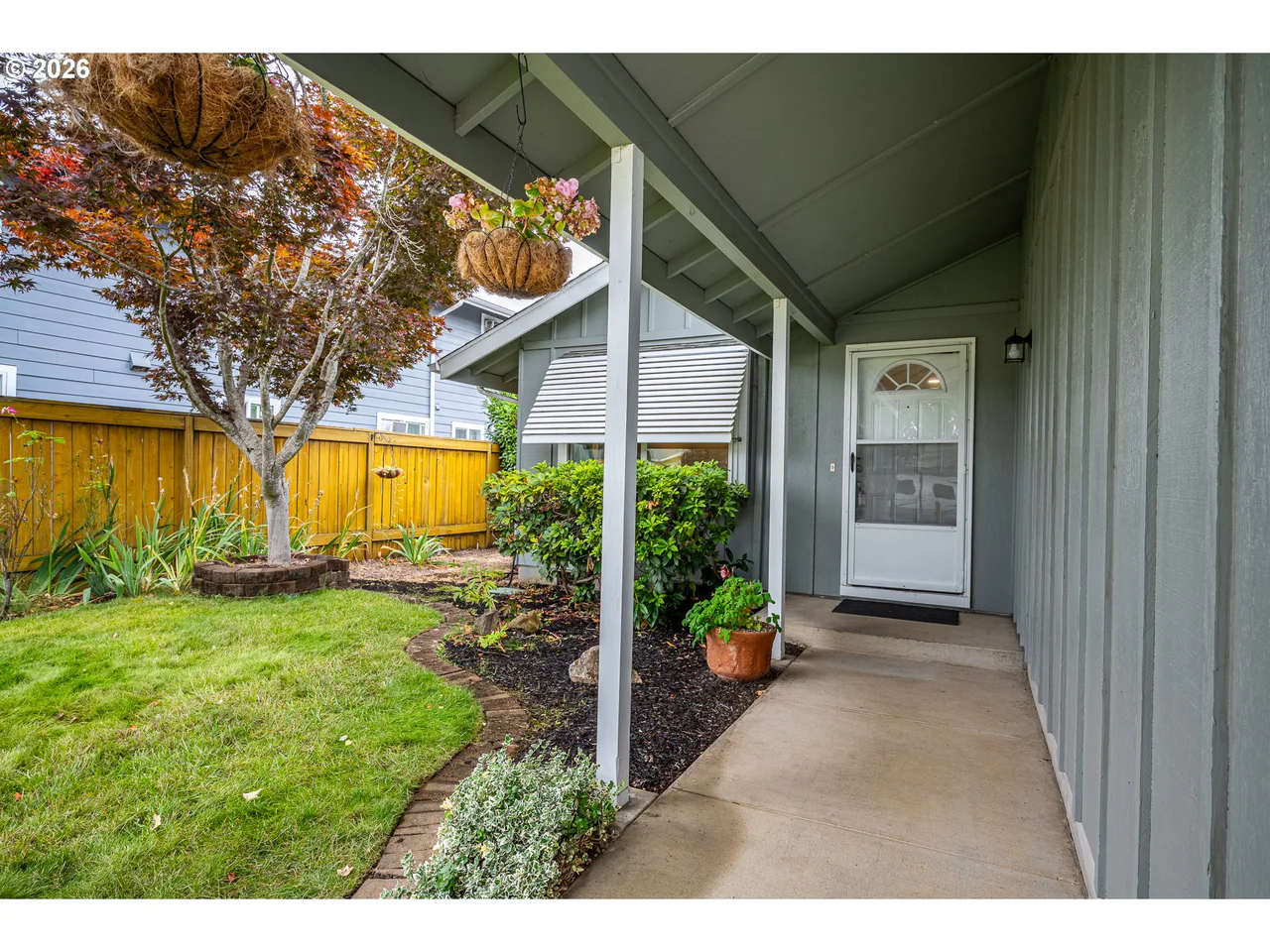 933 S 44TH ST, Springfield, OR 97477, photo 4 of 33