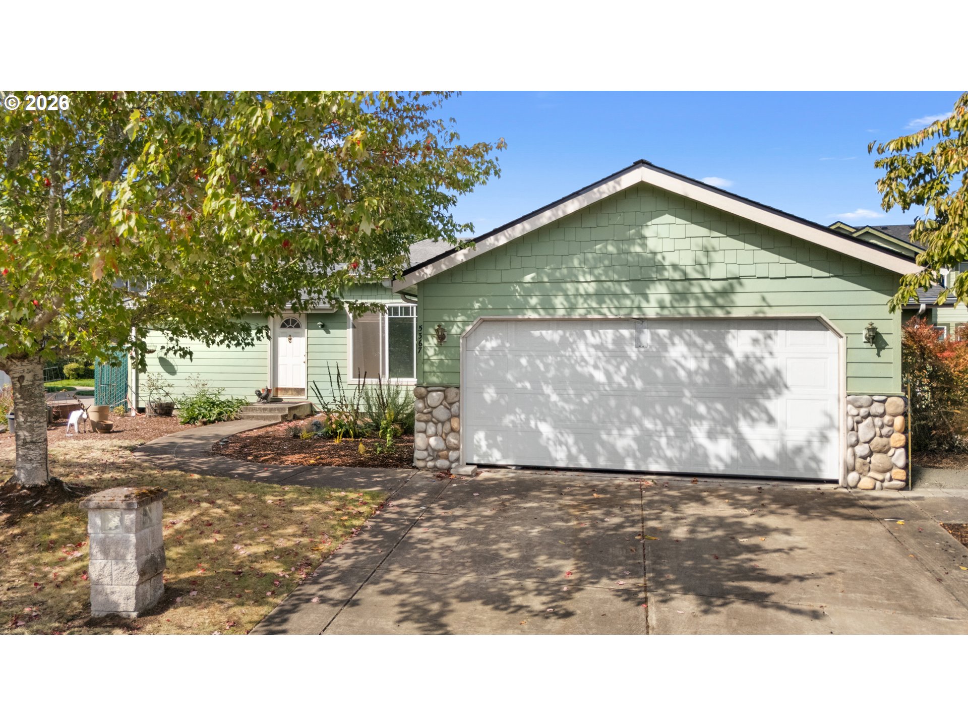 5367 OLYMPIC CIR, Eugene, OR 97402, photo 2 of 18