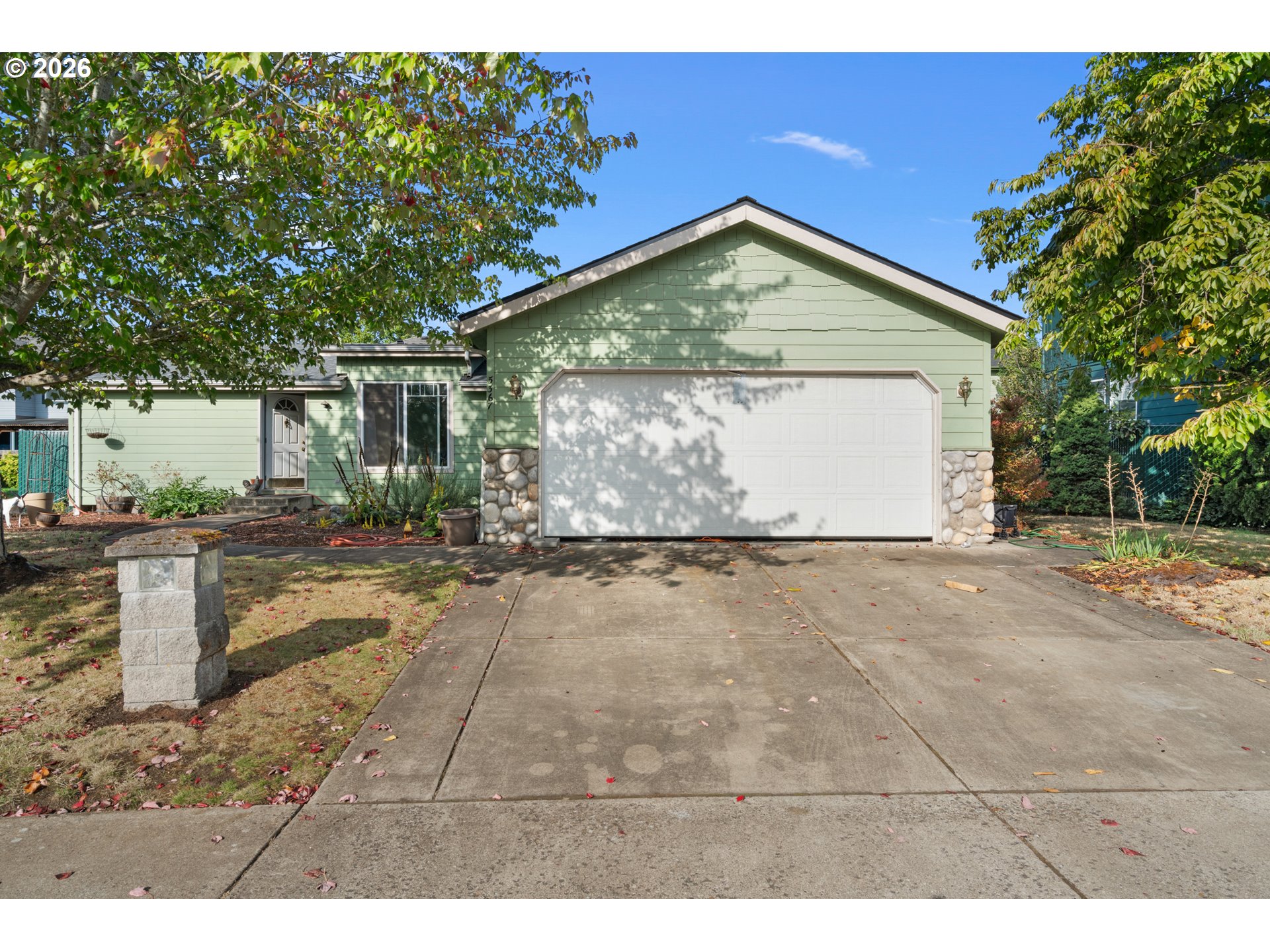5367 OLYMPIC CIR, Eugene, OR 97402, photo 3 of 18