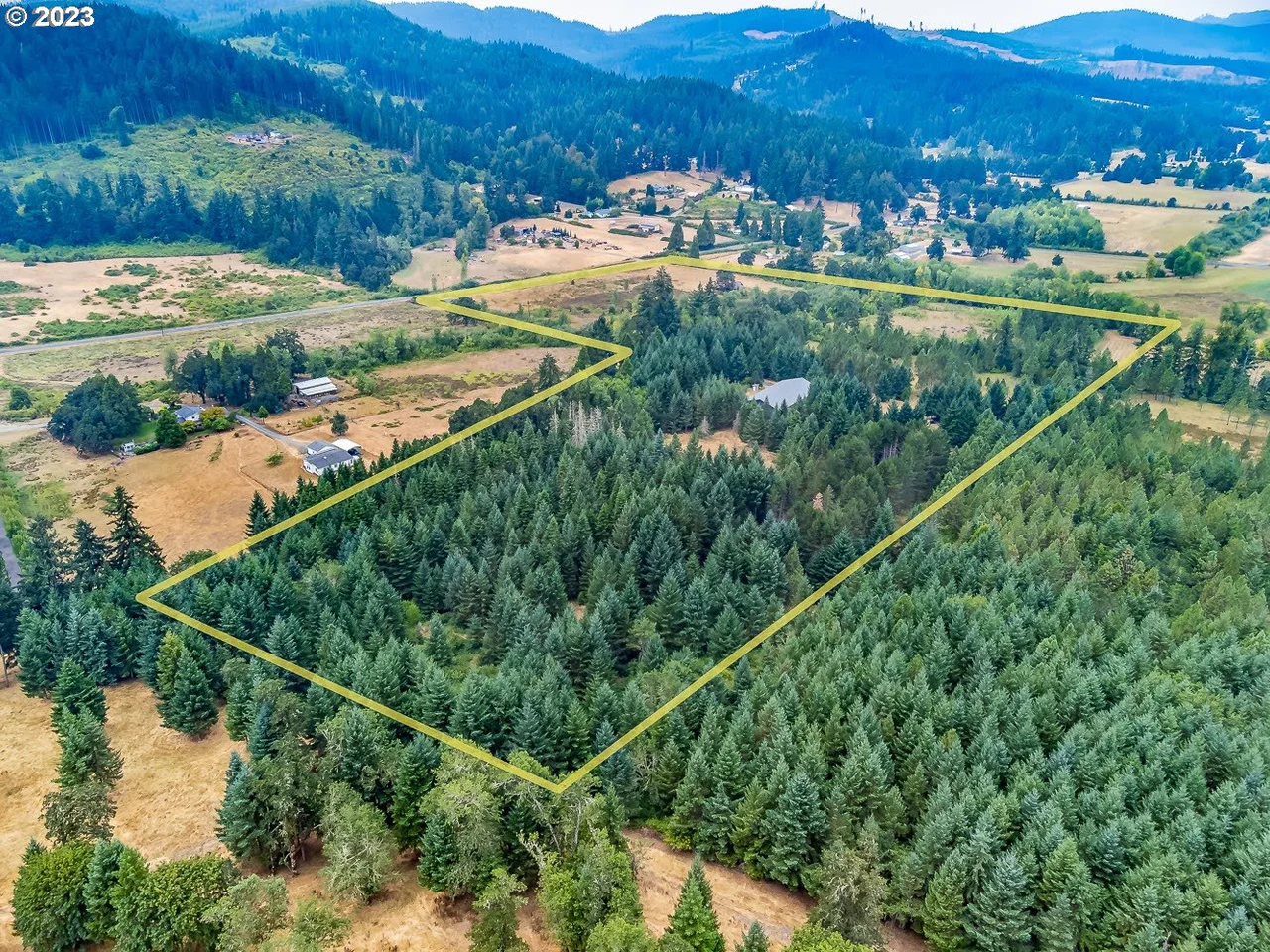 32621 LYNX HOLLOW RD, Creswell, OR 97426, photo 2 of 36