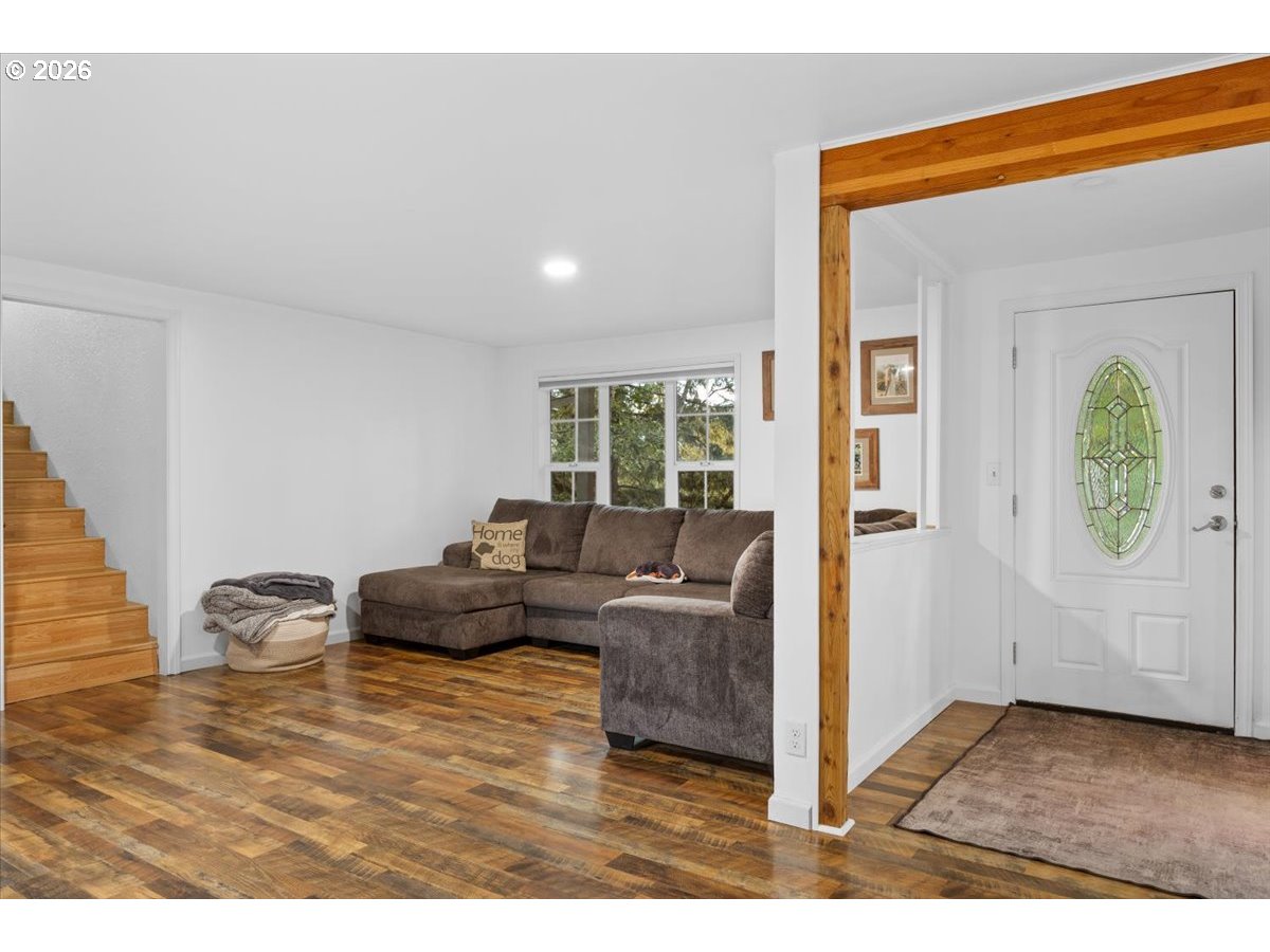 225 FOX LN, Roseburg, OR 97471, photo 2 of 28