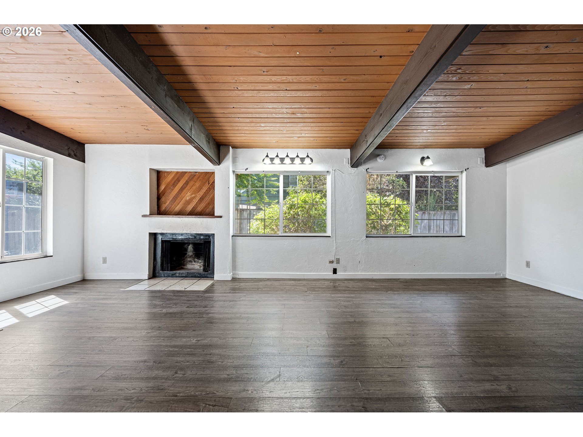 3560 HARLOW RD, Eugene, OR 97401, photo 3 of 32