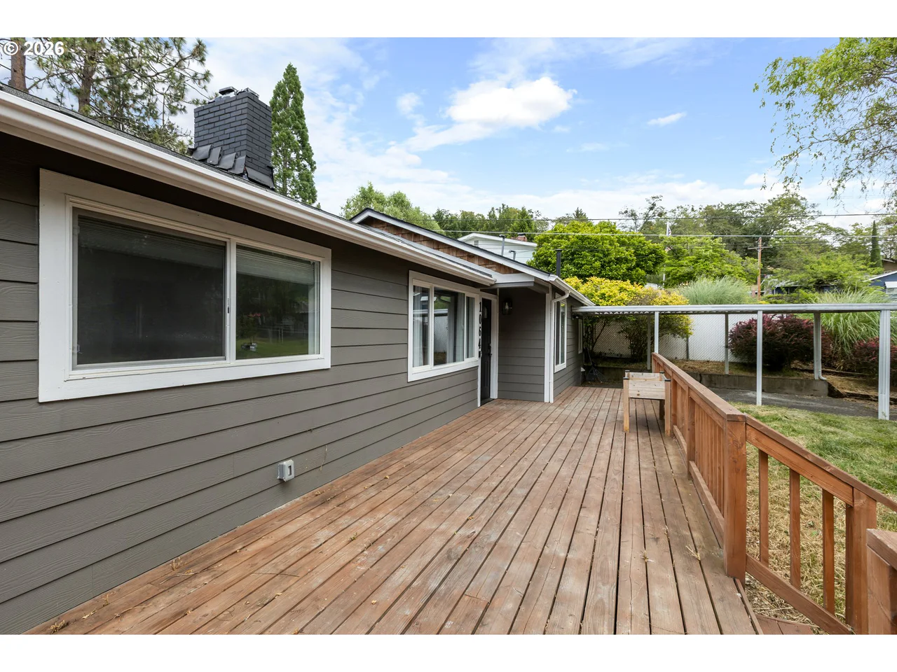 1064 NE KNOLL AVE, Roseburg, OR 97470, photo 3 of 47