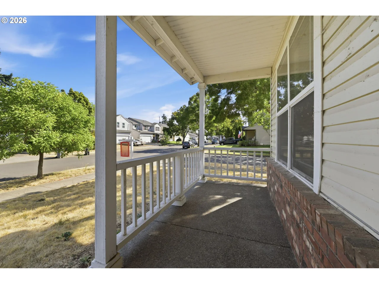 3906 CENTURY DR, Eugene, OR 97402, photo 4 of 44