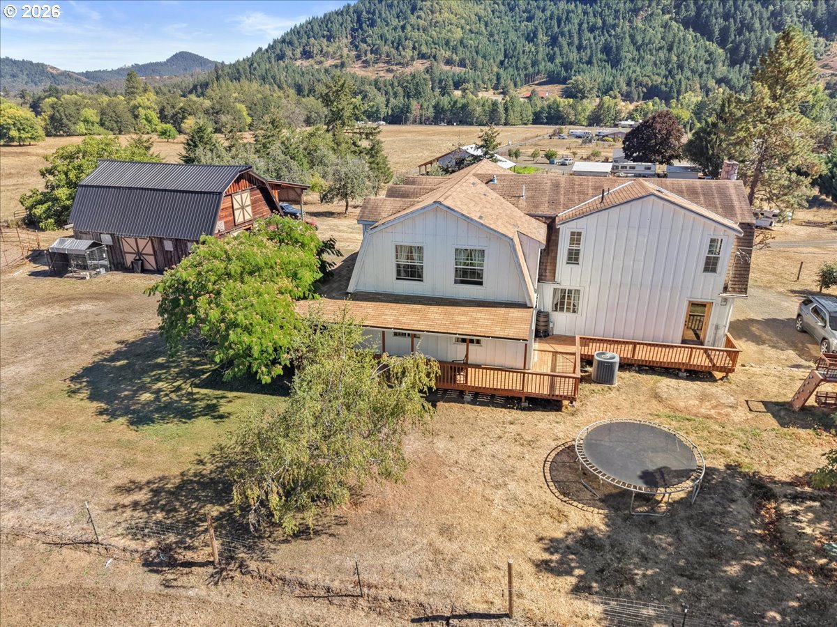 307 TOWHEE LN, Tenmile, OR 97481, photo 4 of 48