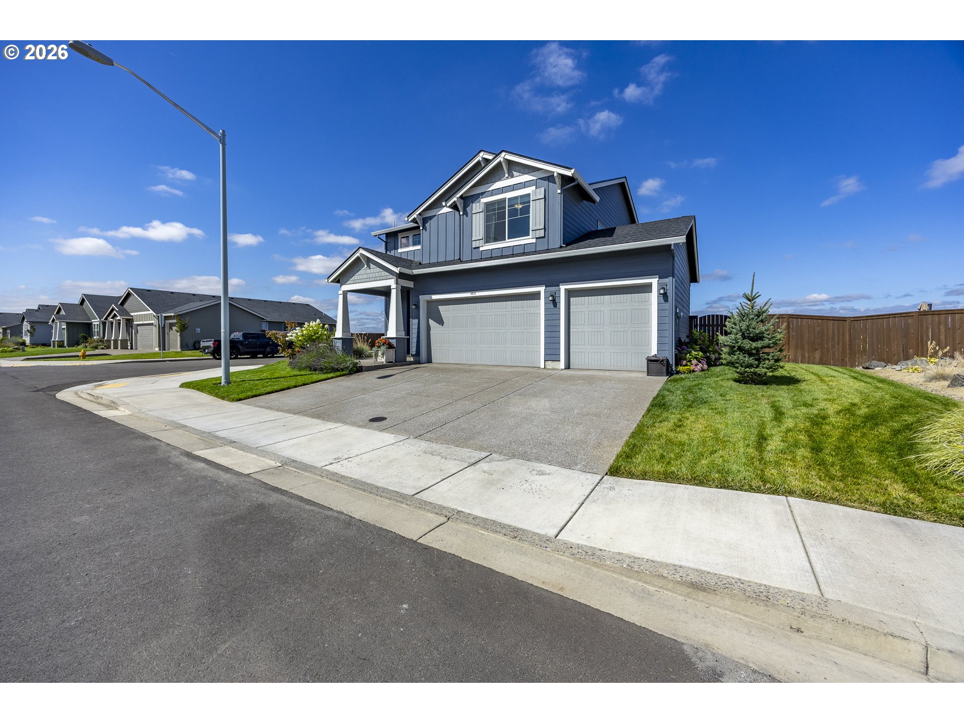 1451 GLADIOLA DR, Junction City, OR 97448, photo 3 of 48