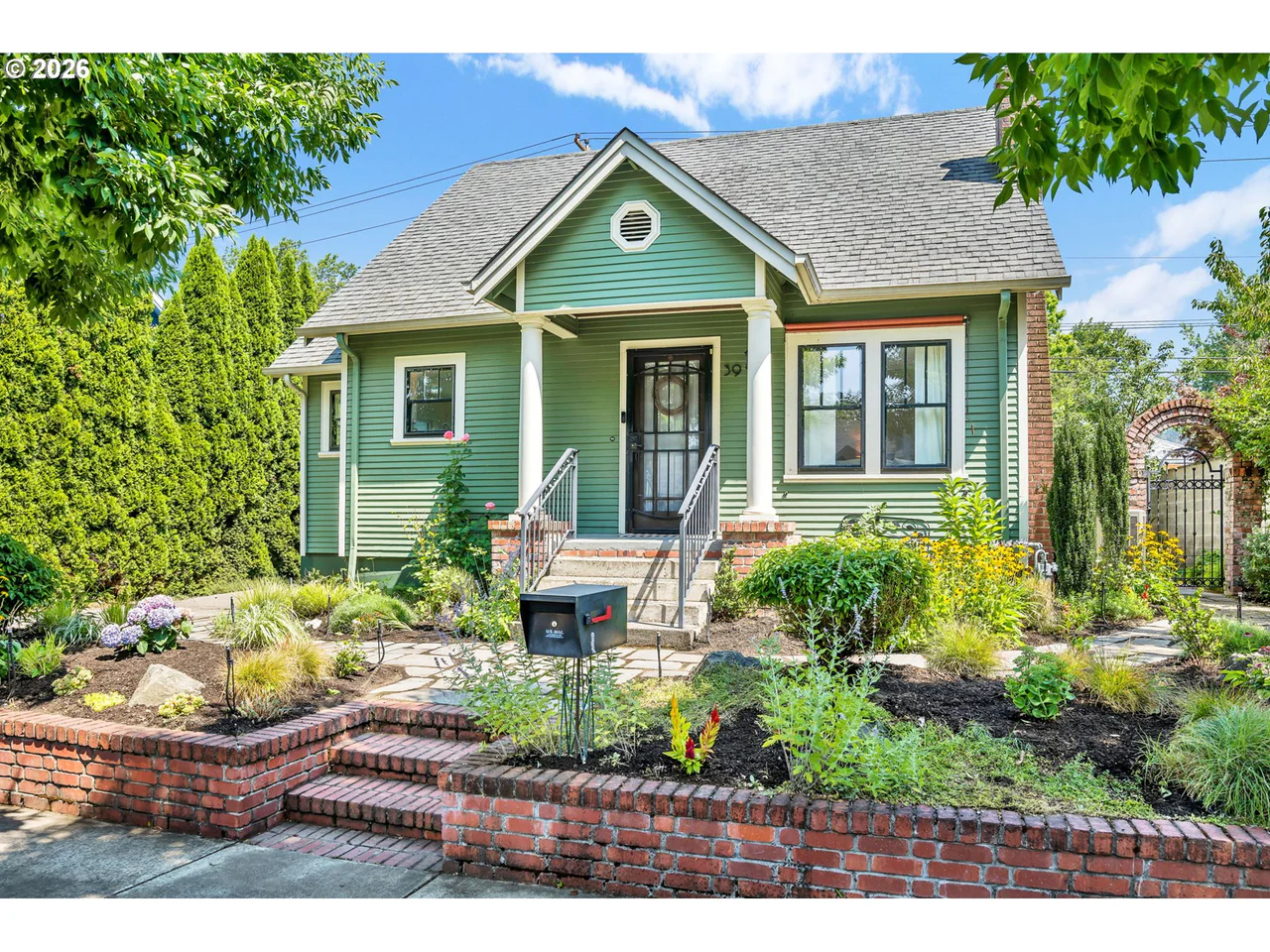 39 ASH ST, Eugene, OR 97402, photo 2 of 48