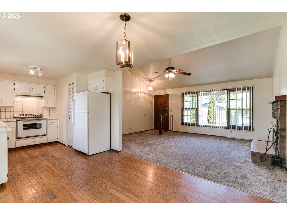 730 ARCADIA DR, Eugene, OR 97401, photo 3 of 13