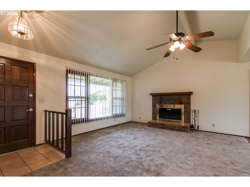 730 ARCADIA DR, Eugene, OR 97401, photo 2 of 13