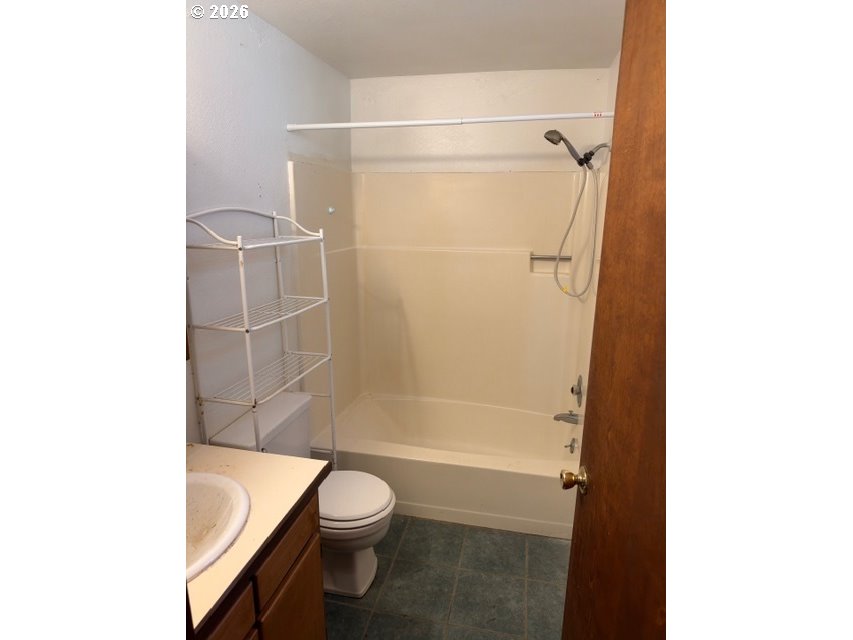 965 7TH ST, Florence, OR 97439, photo 7 of 11