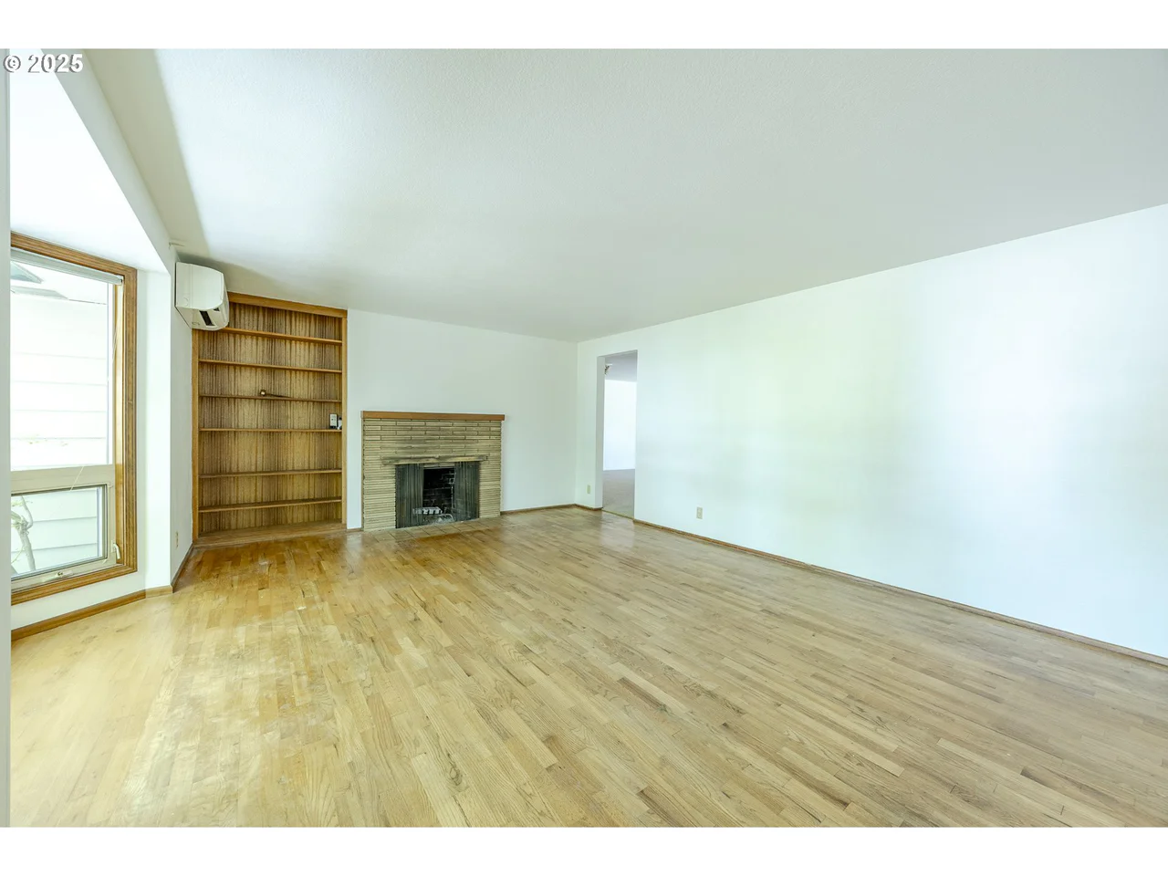 1075 SHARON WAY, Eugene, OR 97401, photo 6 of 47
