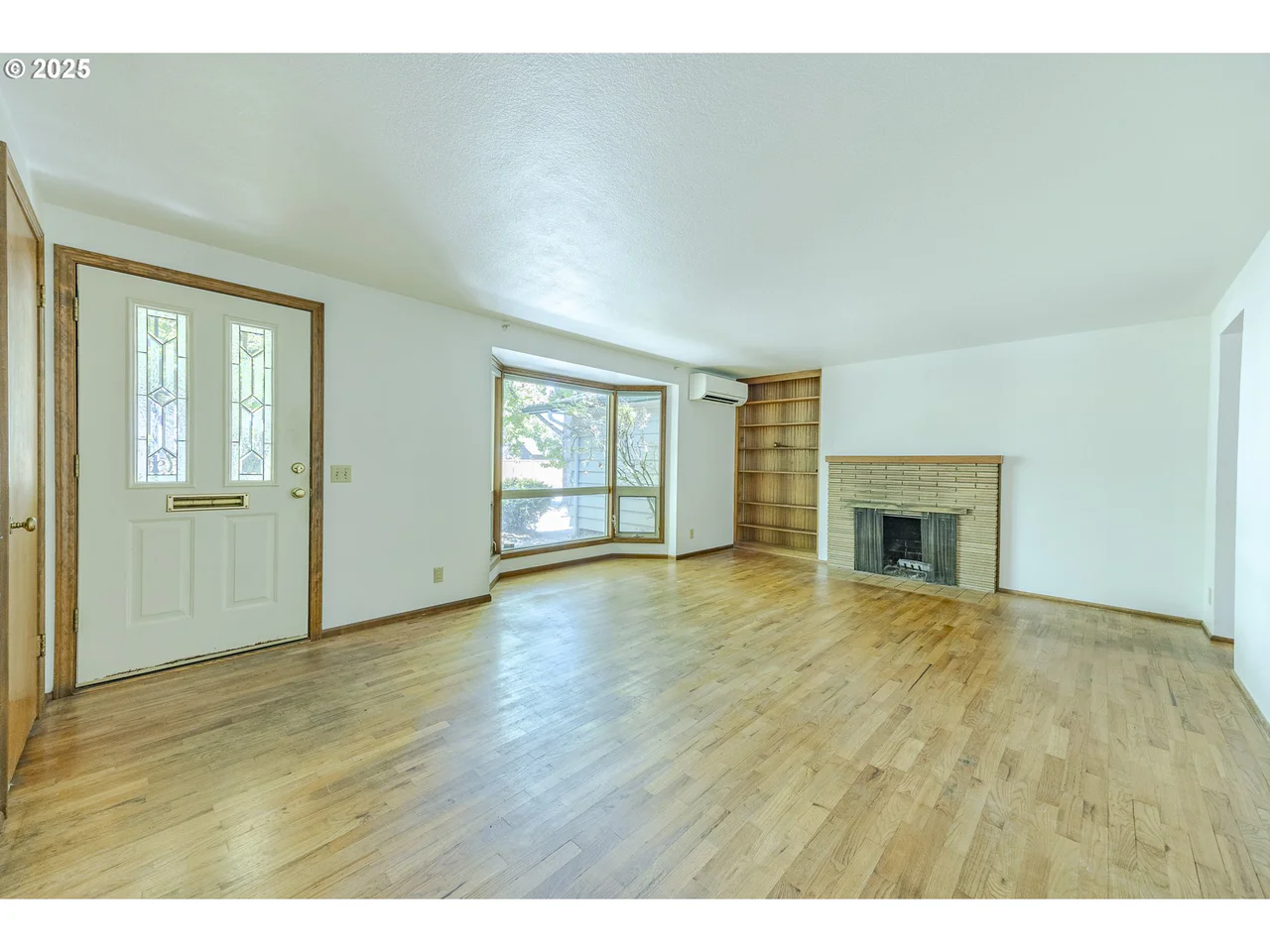 1075 SHARON WAY, Eugene, OR 97401, photo 8 of 47