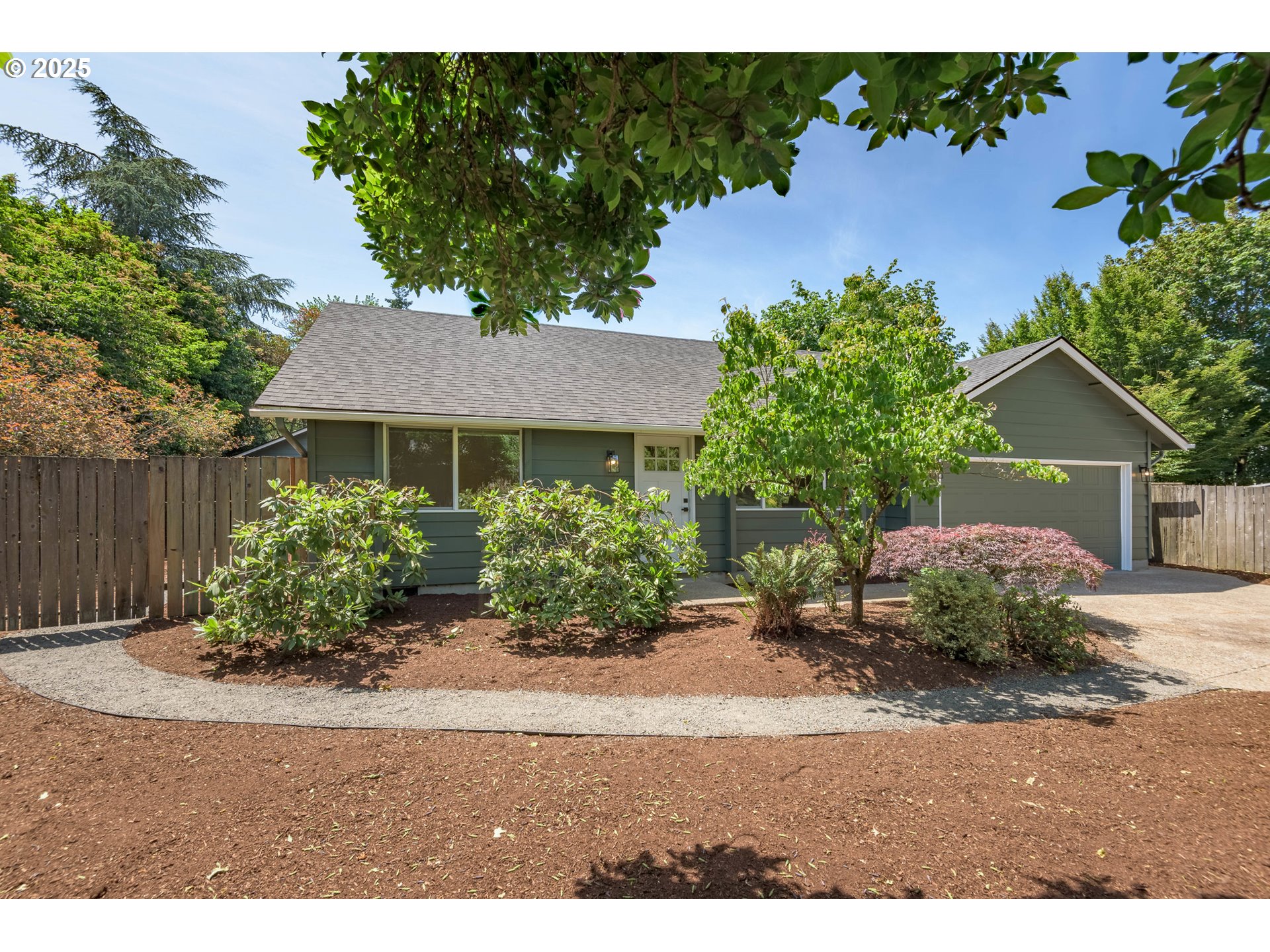 2817 APPLEWOOD LN, Eugene, OR 97408, photo 2 of 43