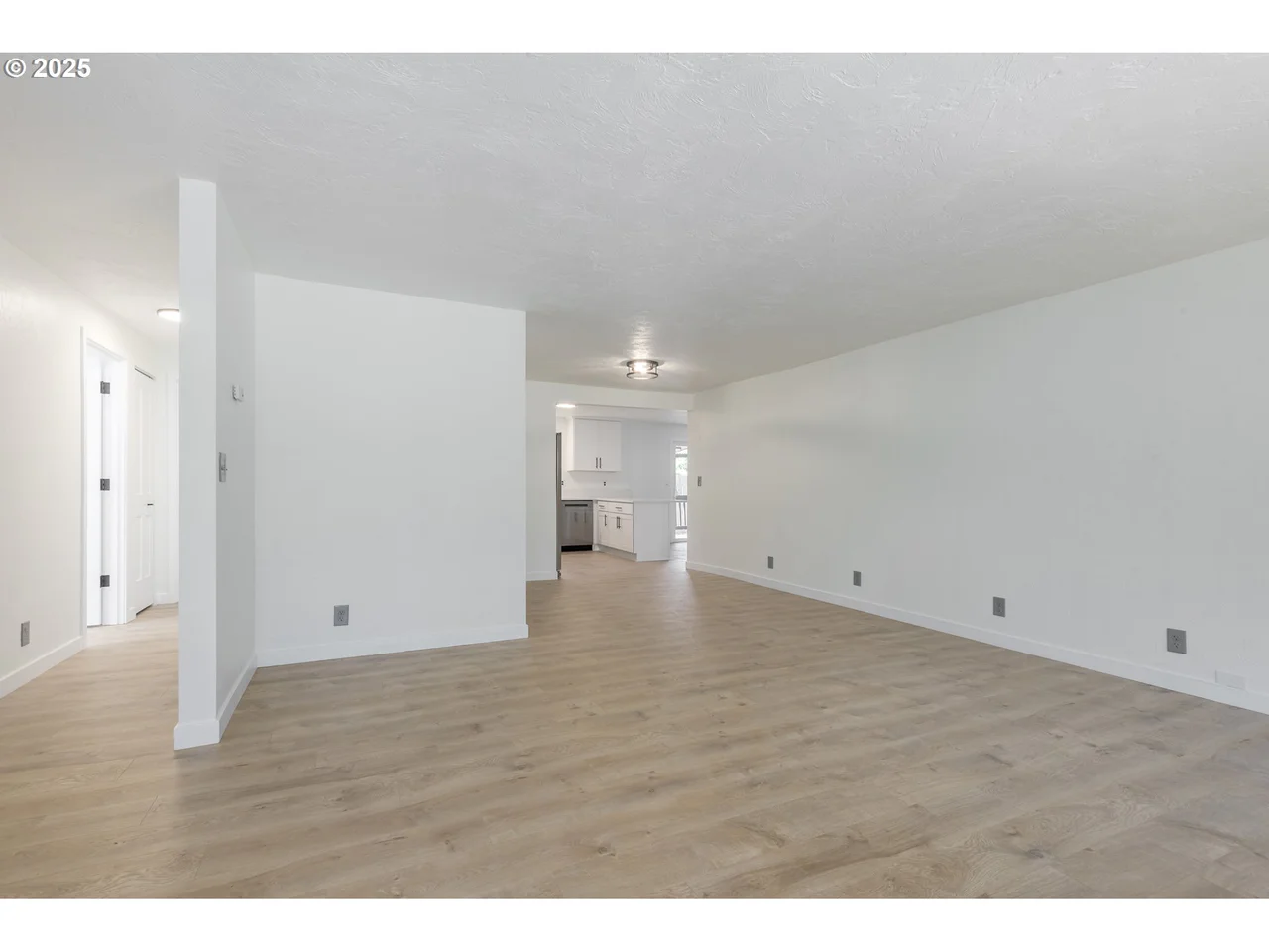 2817 APPLEWOOD LN, Eugene, OR 97408, photo 4 of 43