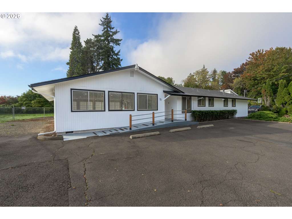 32 Marion Ln