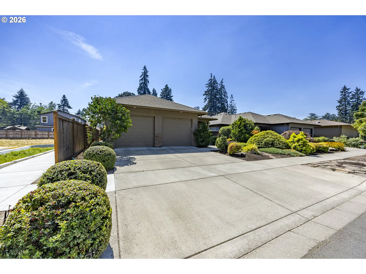 1470 PIPER LN, Eugene, OR 97401, photo 2 of 38