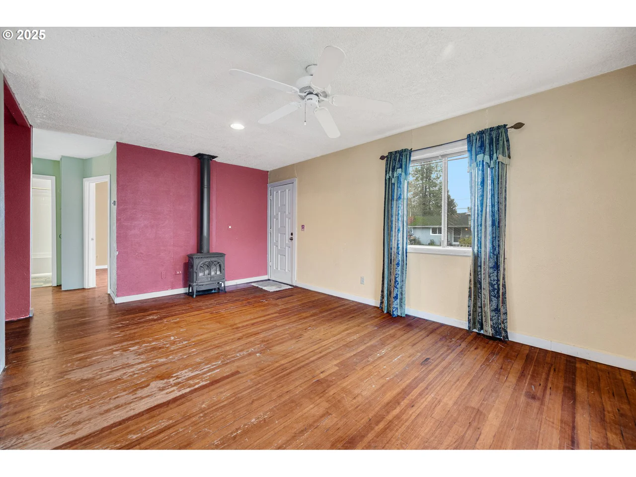 948 SW MAPLE ST, Dallas, OR 97338, photo 3 of 28