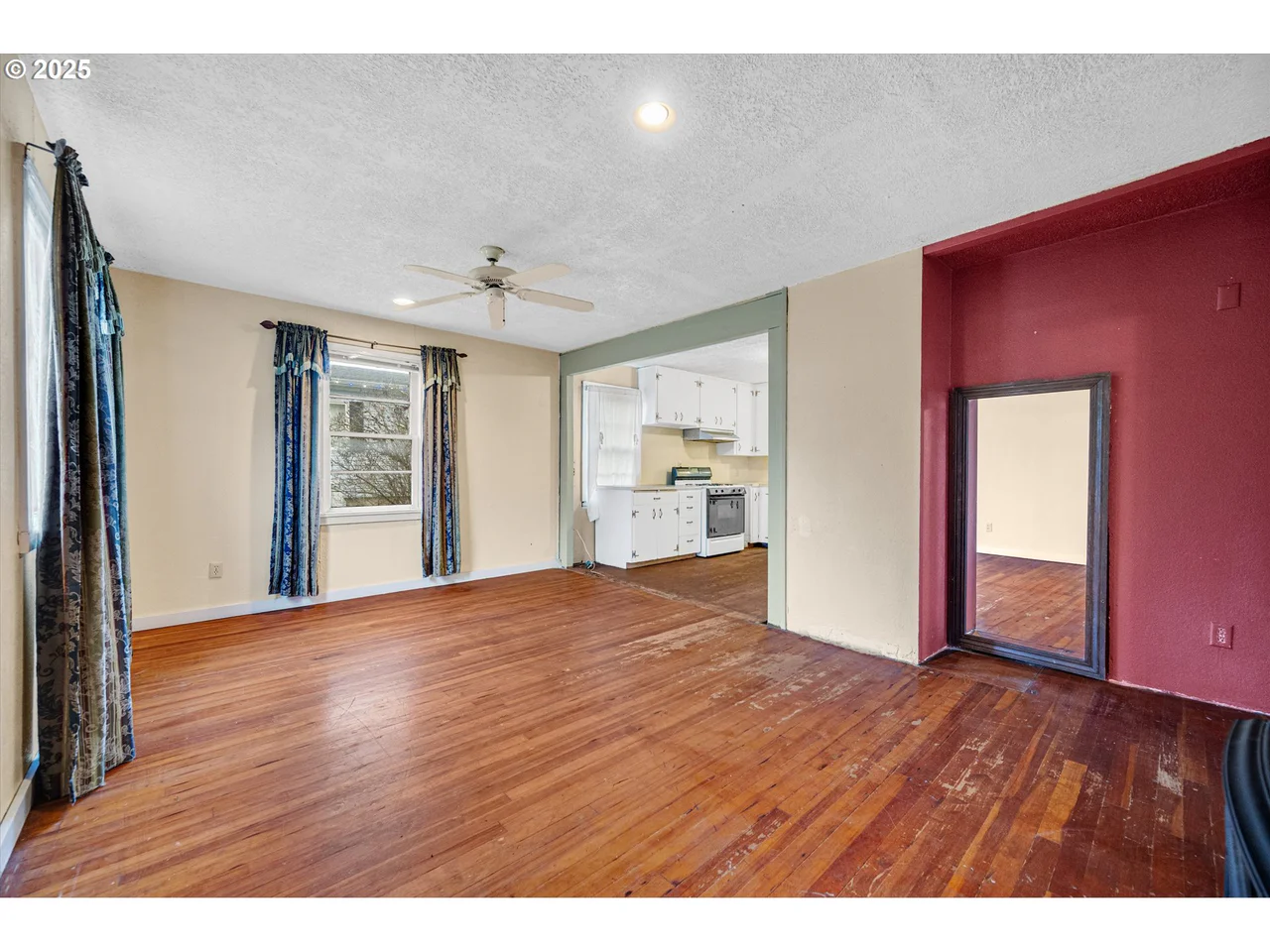 948 SW MAPLE ST, Dallas, OR 97338, photo 5 of 28