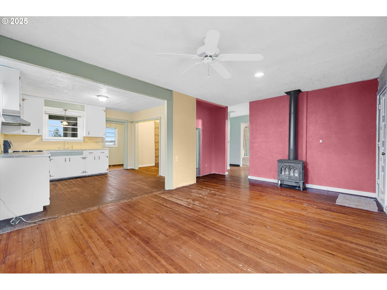 948 SW MAPLE ST, Dallas, OR 97338, photo 6 of 28