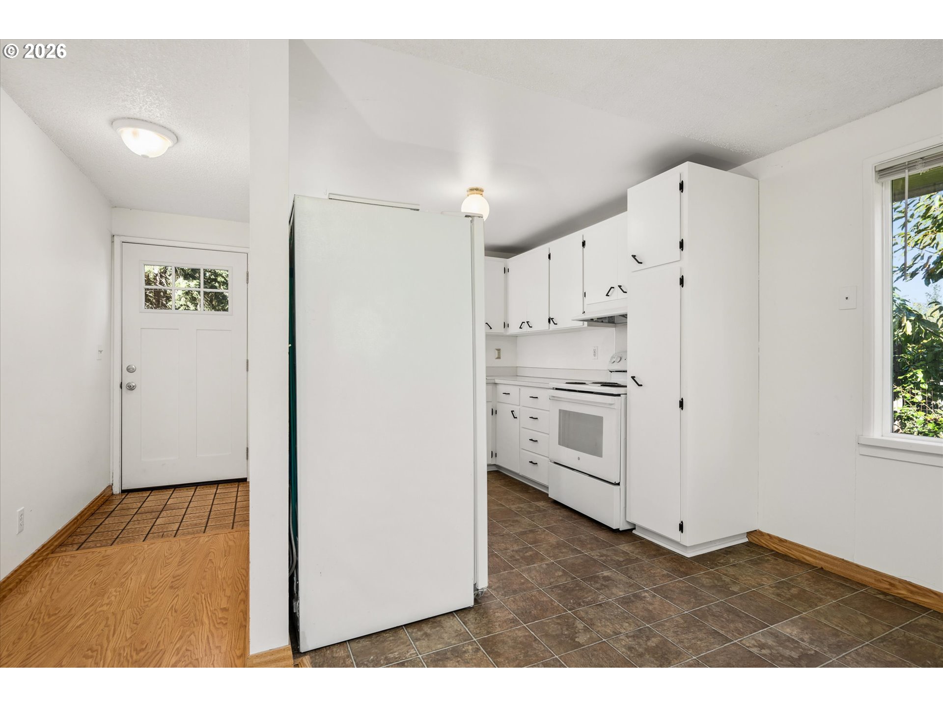 3437 STOREY BLVD, Eugene, OR 97405, photo 4 of 45