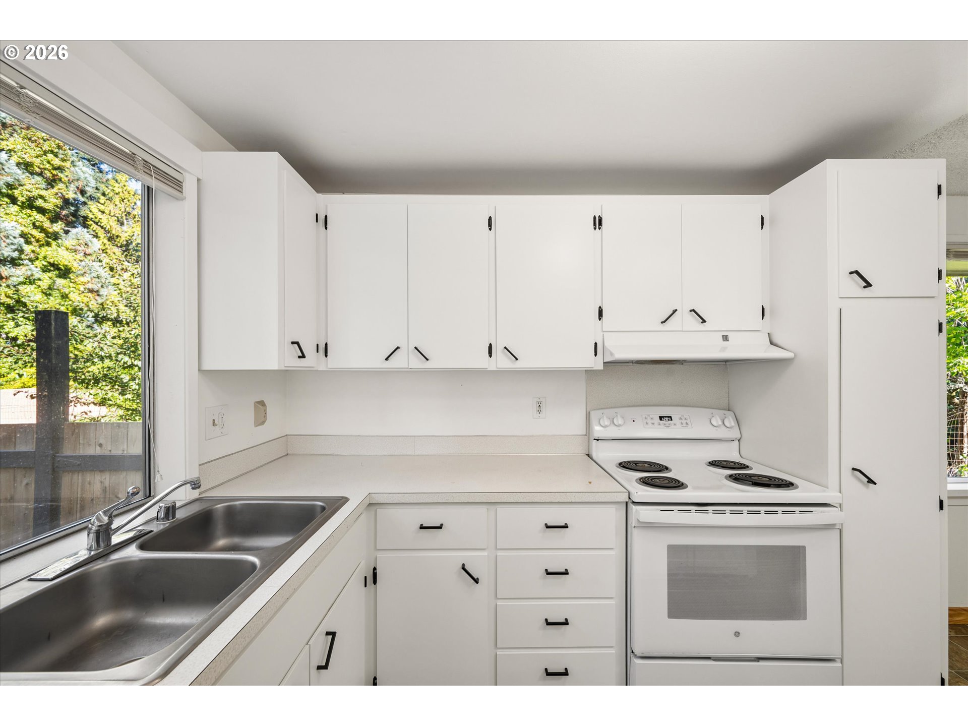 3437 STOREY BLVD, Eugene, OR 97405, photo 6 of 45