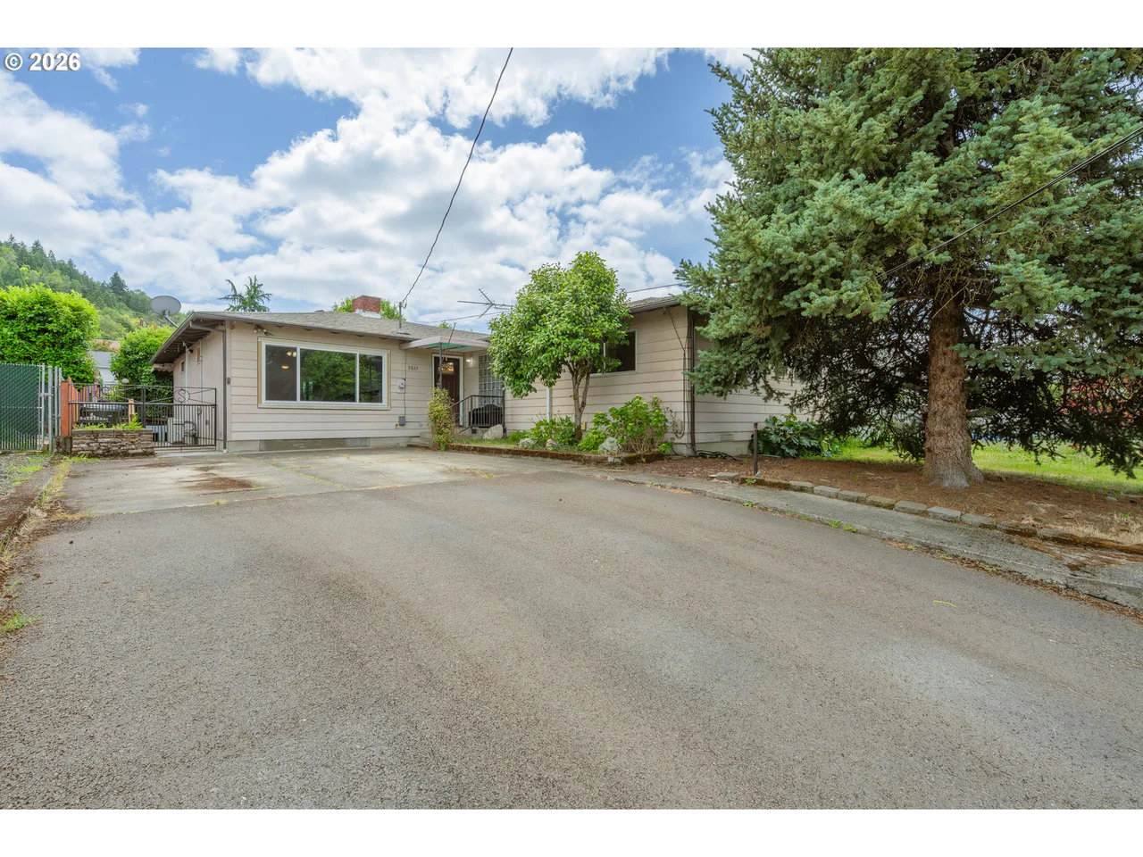 2843 W SANDERS AVE, Roseburg, OR 97471, photo 1 of 44