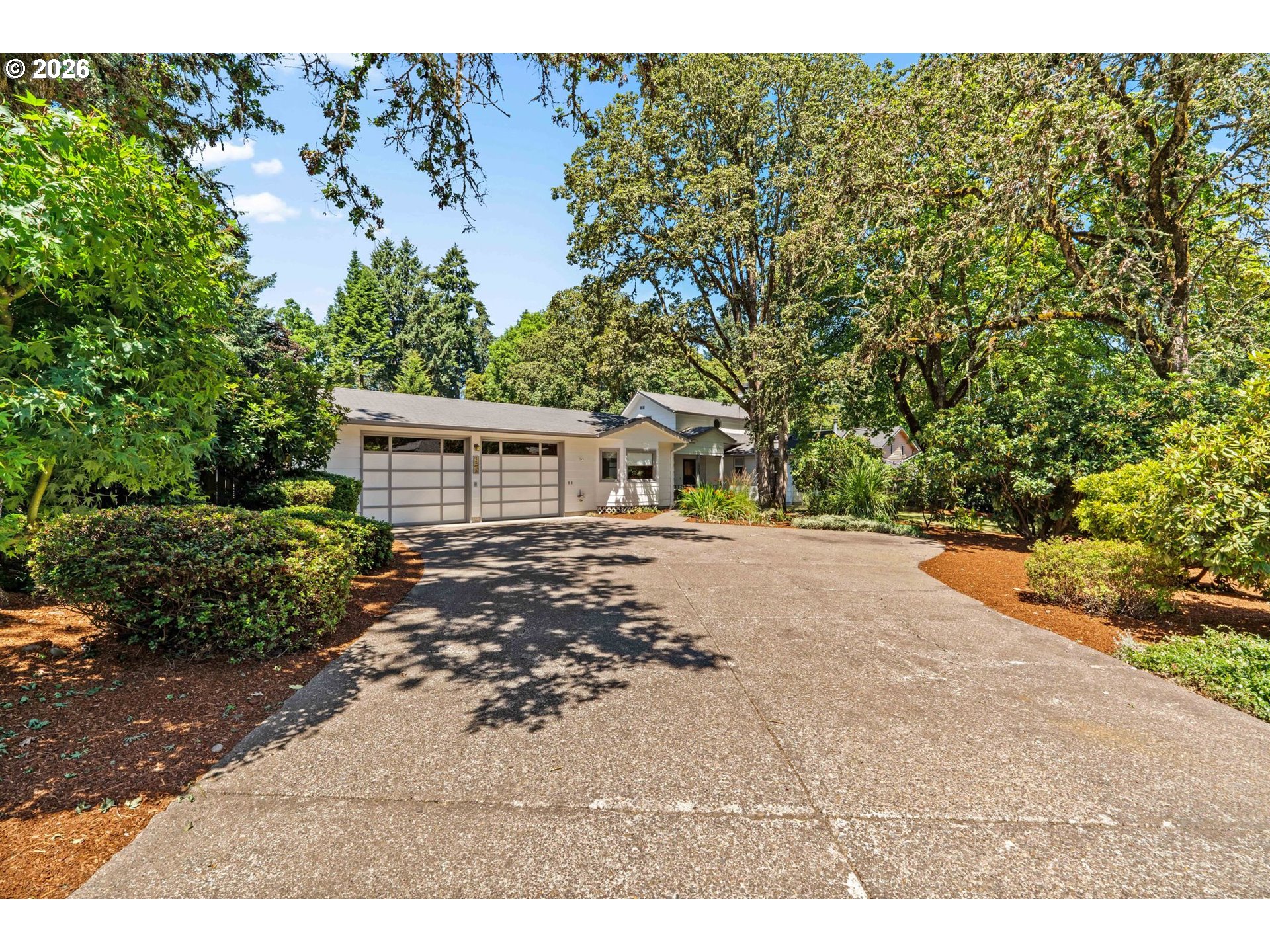 1572 HAPPY LN, Eugene, OR 97401, photo 2 of 38