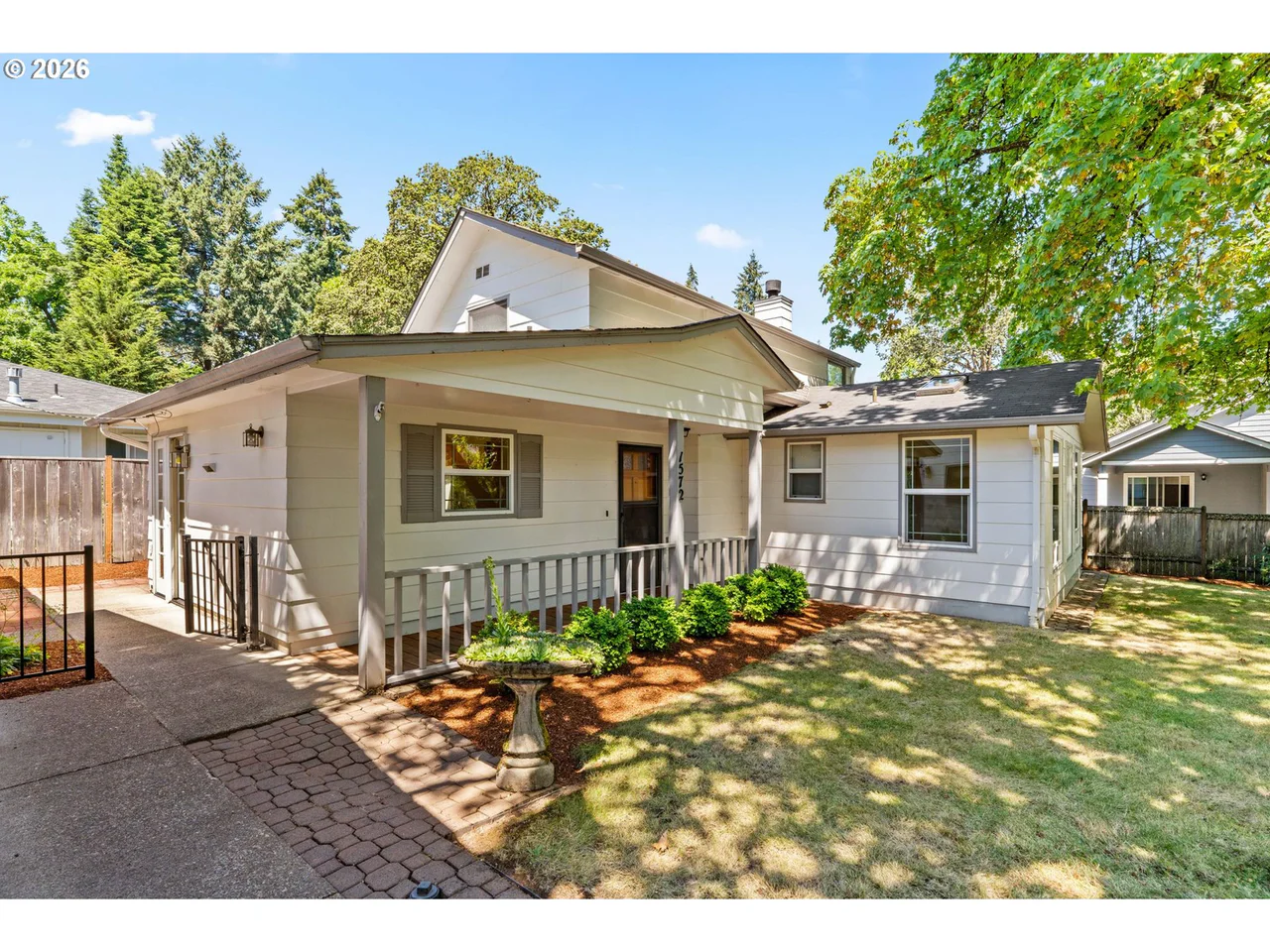1572 HAPPY LN, Eugene, OR 97401, photo 4 of 38