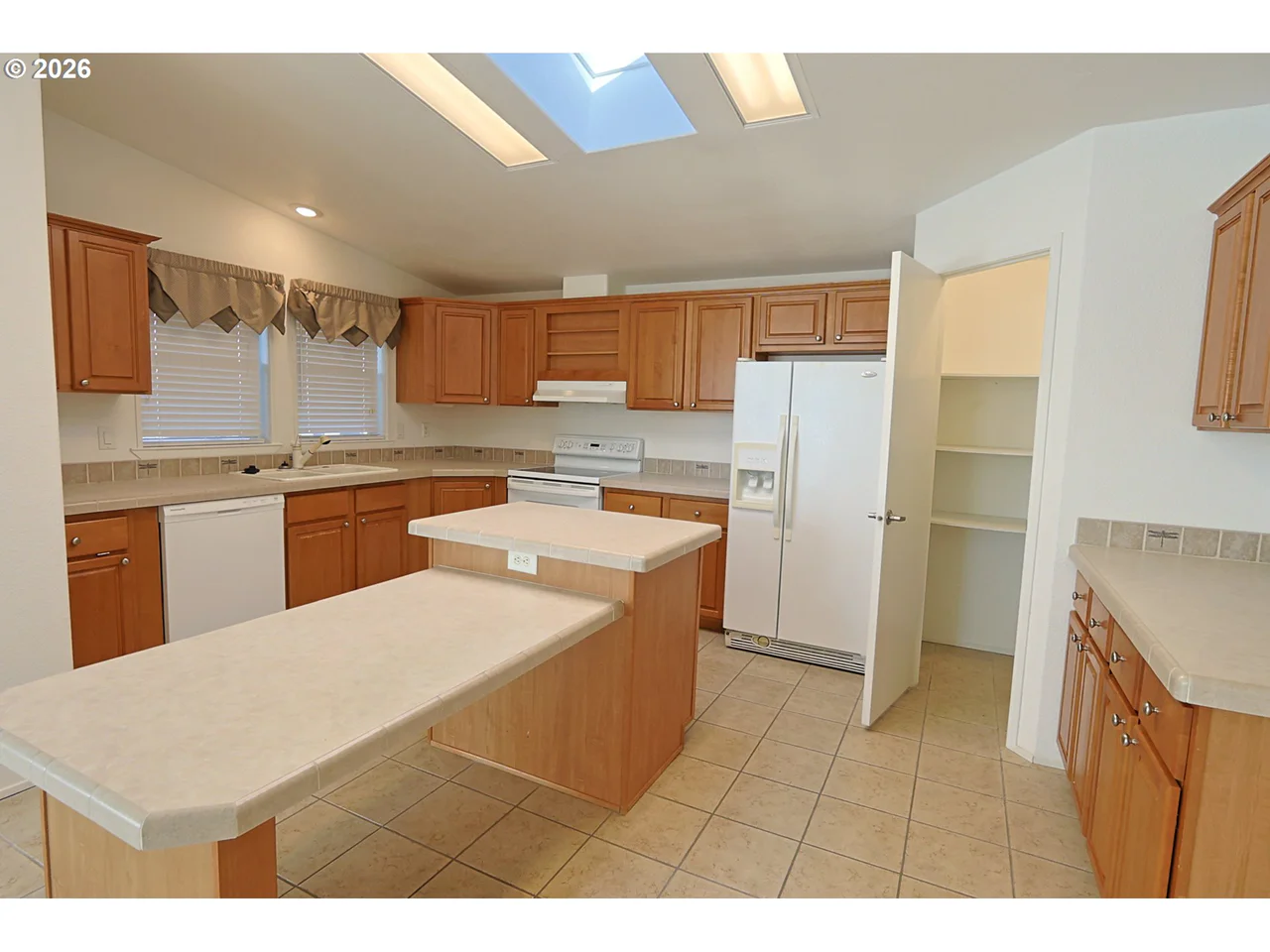 752 DENISE PL, Coos Bay, OR 97420, photo 5 of 43