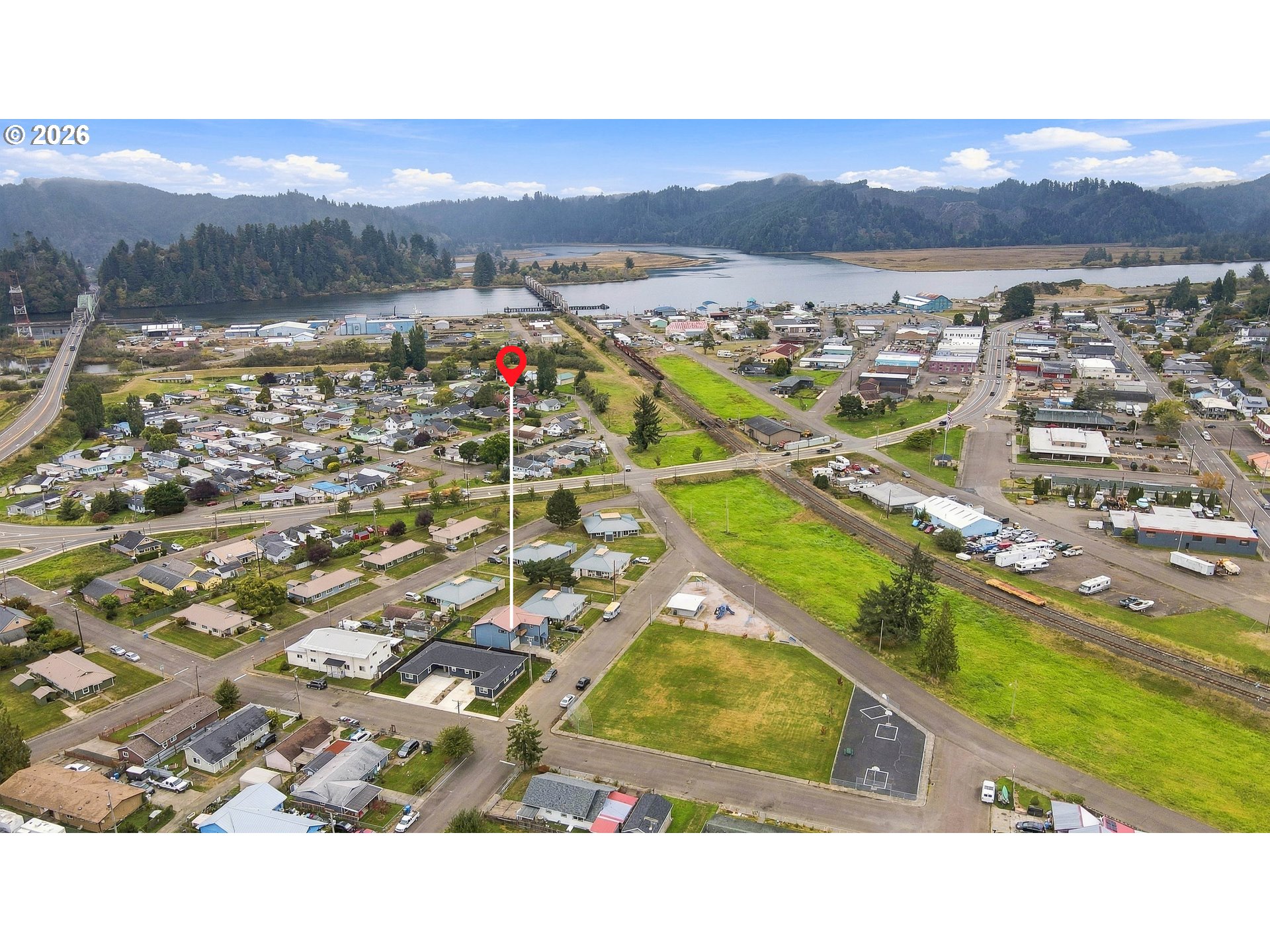 851 GREENWOOD AVE, Reedsport, OR 97467, photo 3 of 37