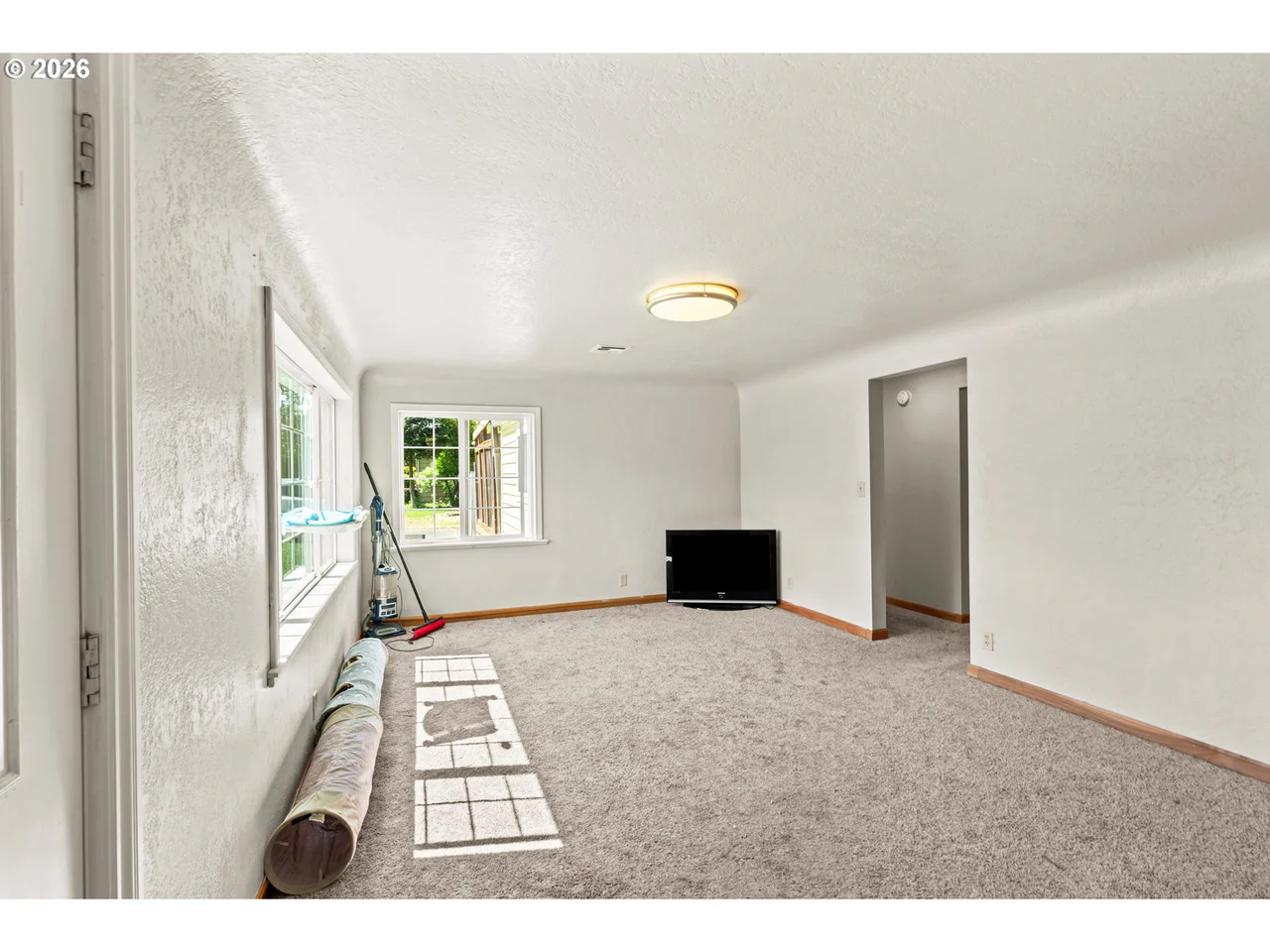 233 HOWARD AVE, Eugene, OR 97404, photo 6 of 42