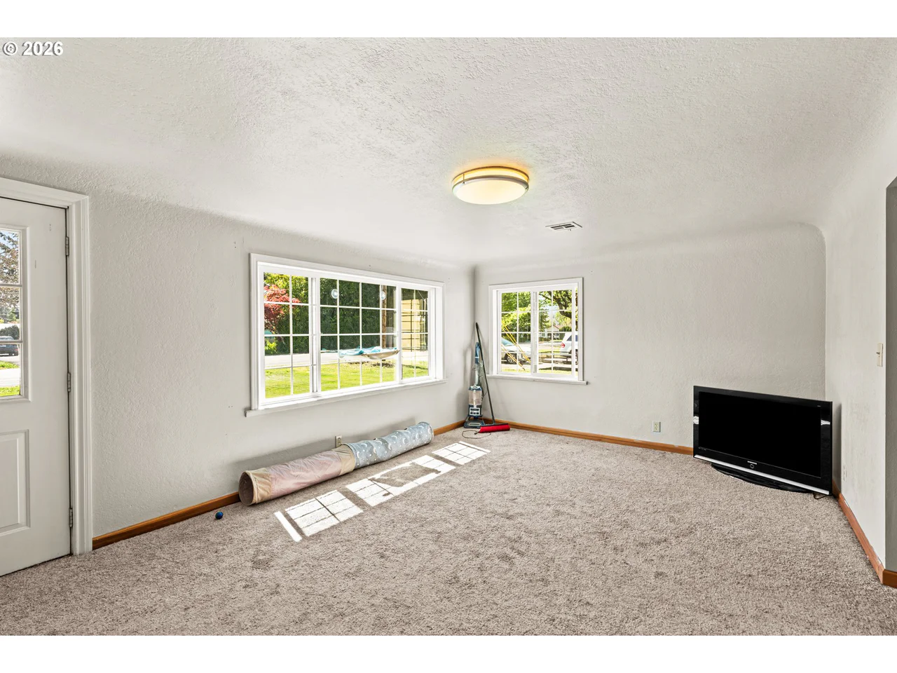 233 HOWARD AVE, Eugene, OR 97404, photo 7 of 42