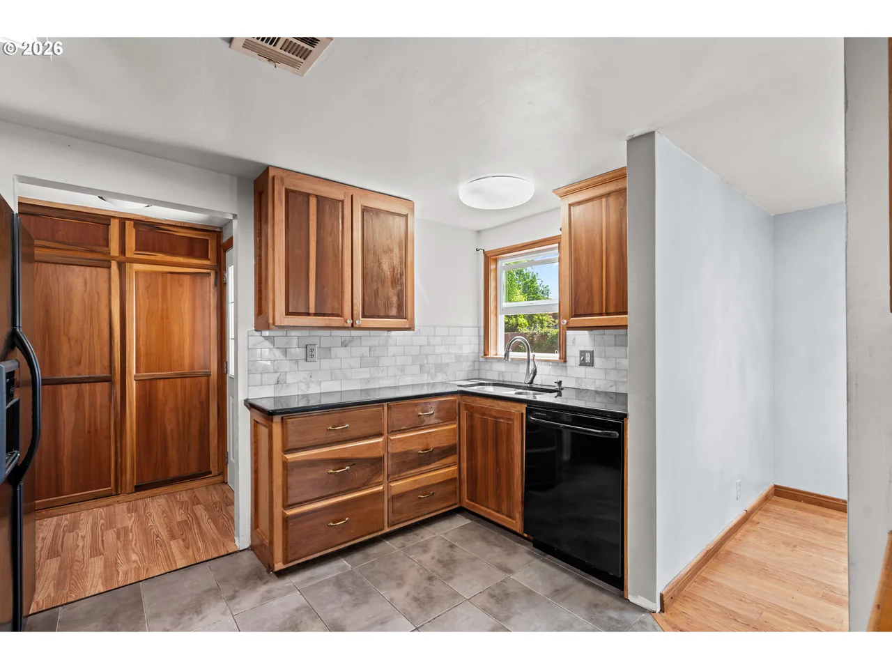233 HOWARD AVE, Eugene, OR 97404, photo 8 of 42